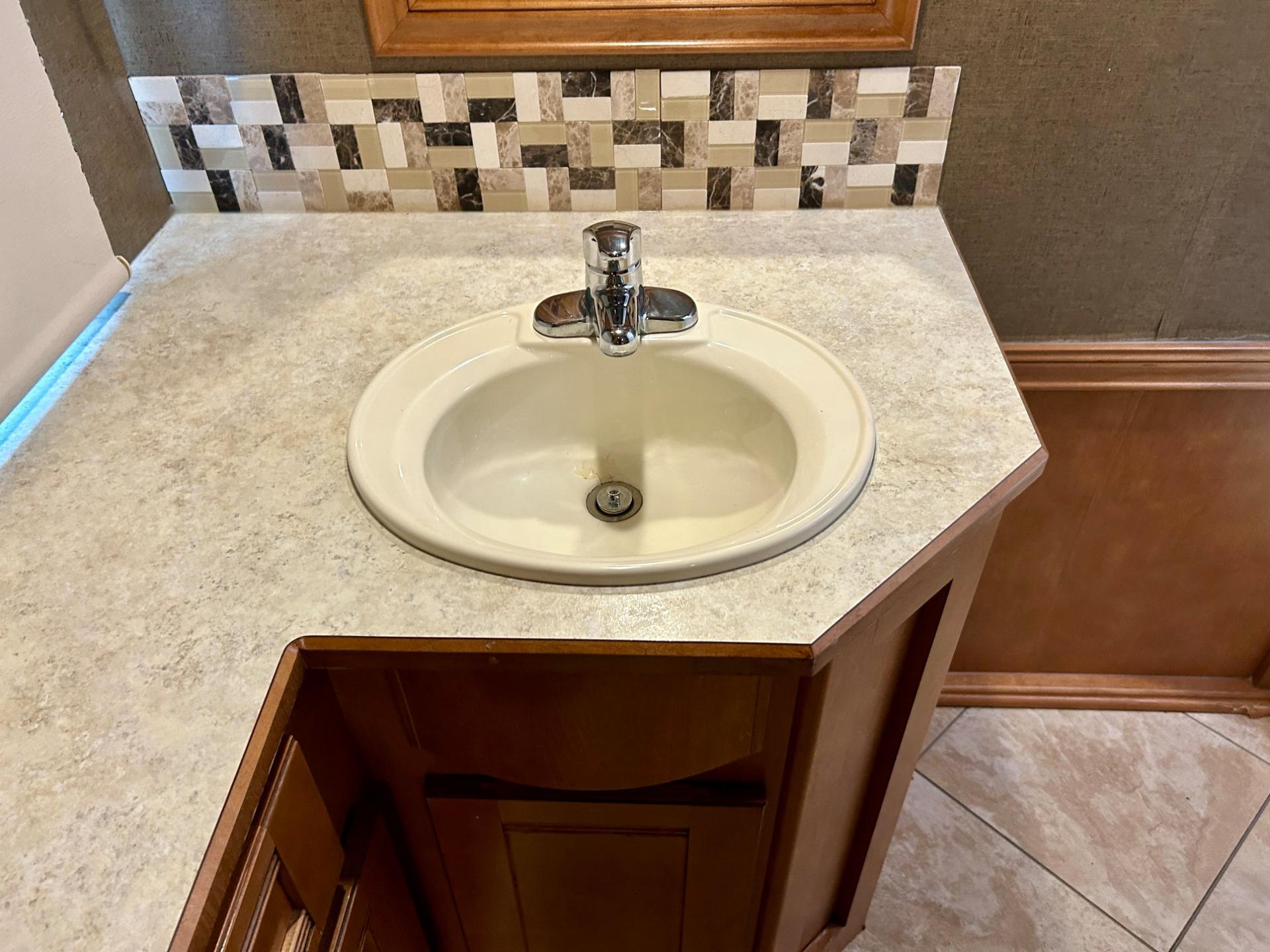 2018 Winnebago 2018 Winnebago Sunova - thumbnail 32