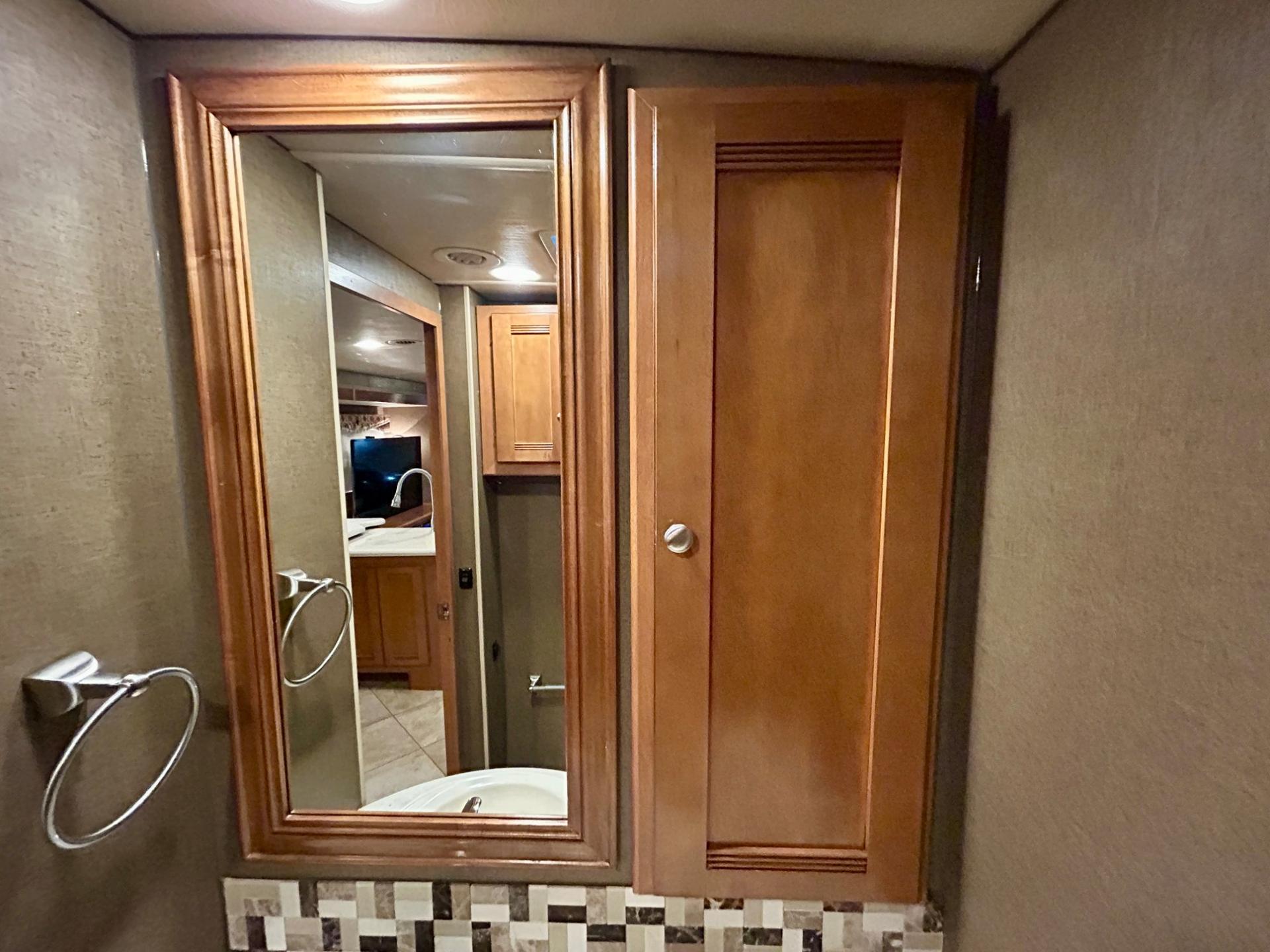 2018 Winnebago 2018 Winnebago Sunova - thumbnail 25