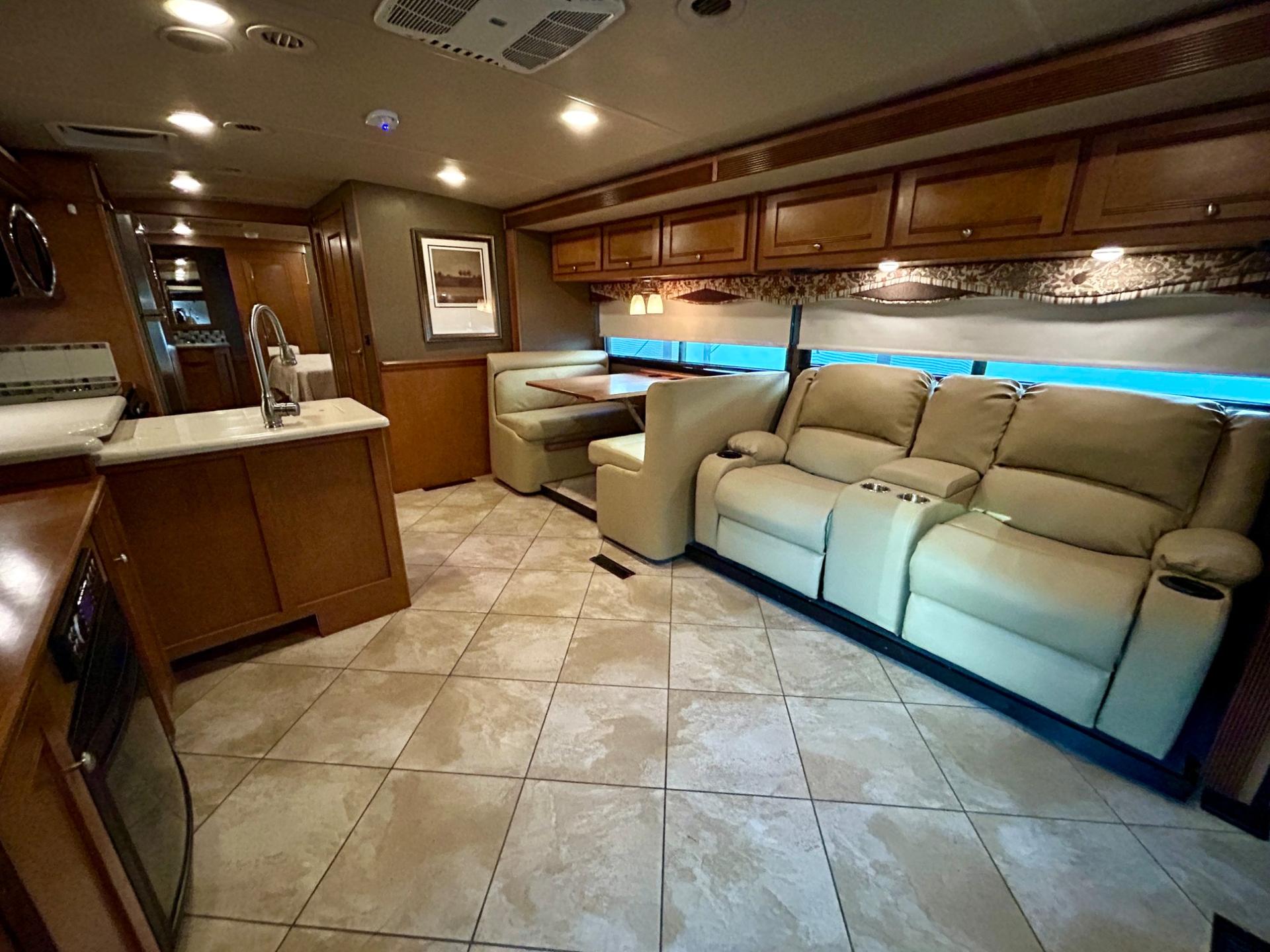 2018 Winnebago 2018 Winnebago Sunova - thumbnail 3