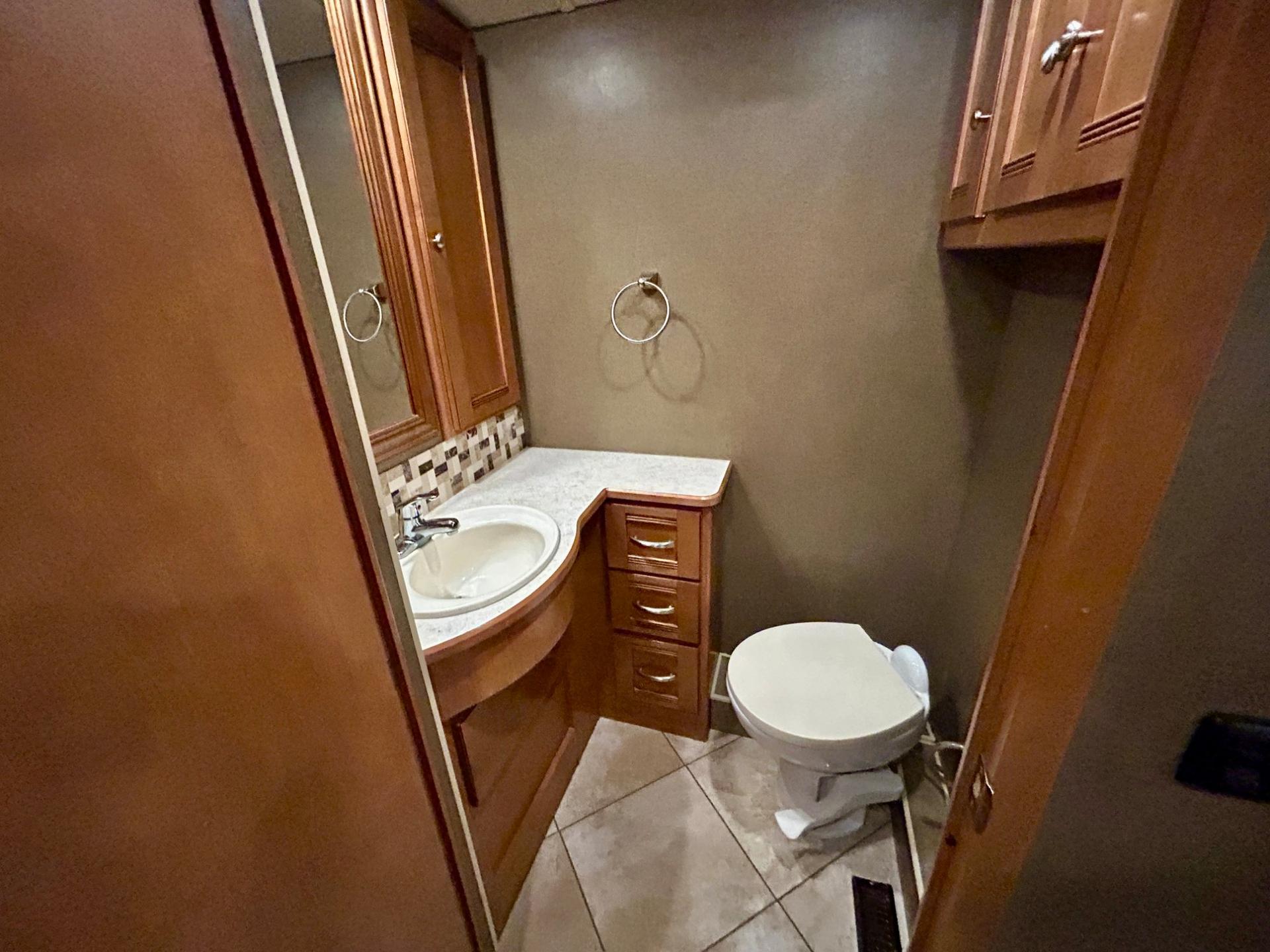2018 Winnebago 2018 Winnebago Sunova - thumbnail 22