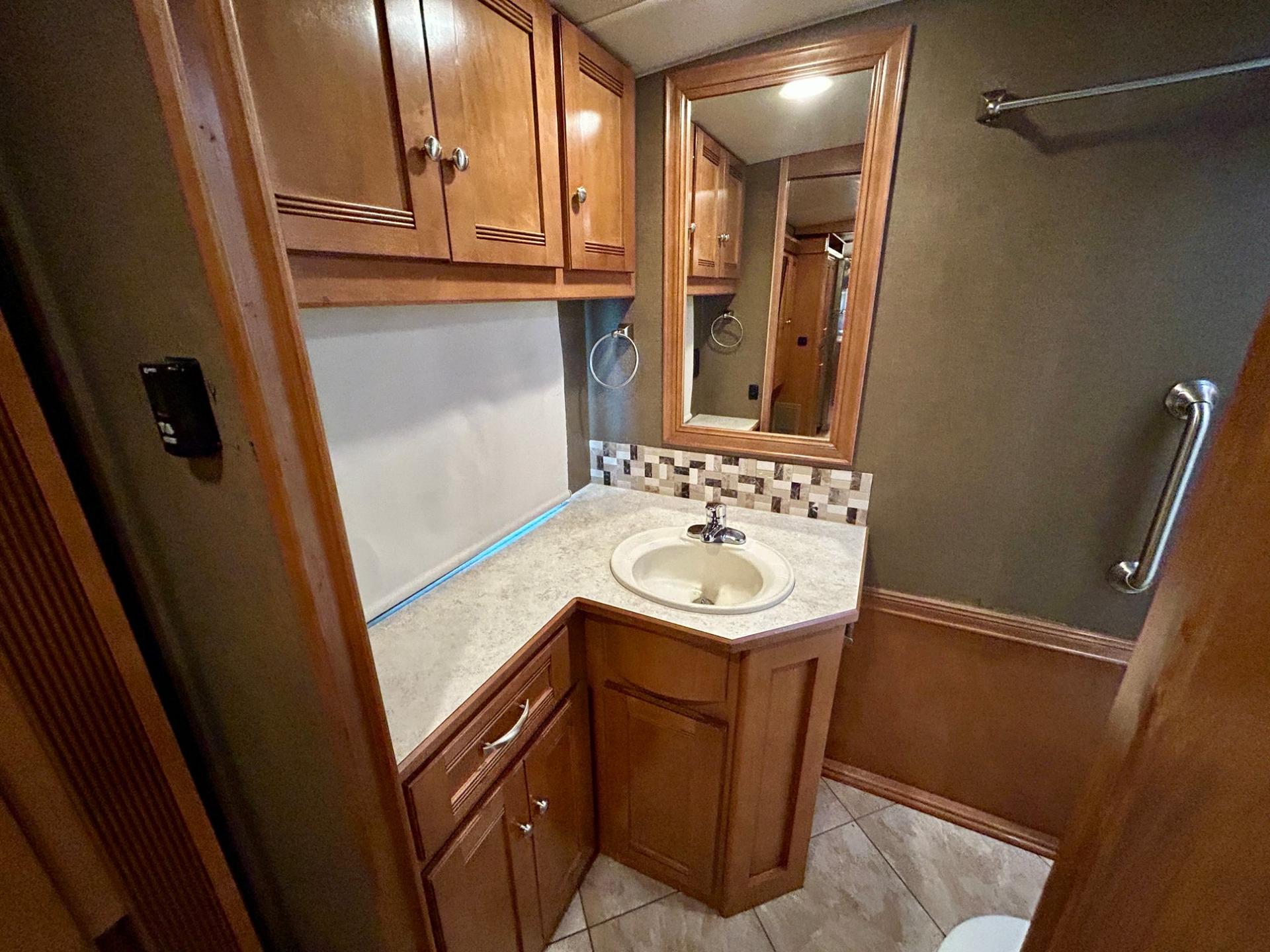 2018 Winnebago 2018 Winnebago Sunova - thumbnail 31