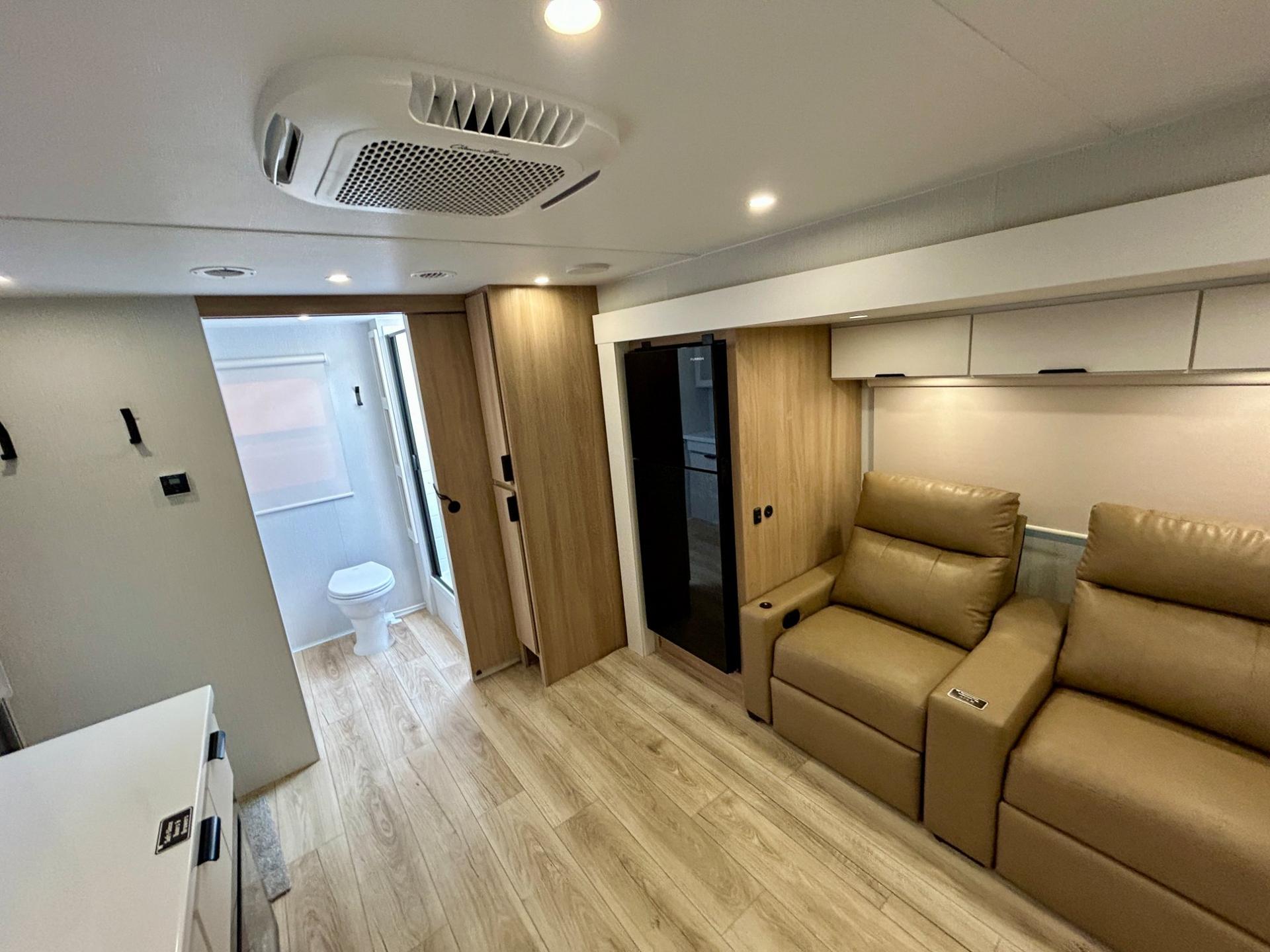 2027 Winnebago 2027 Winnebago Thrive - thumbnail 6
