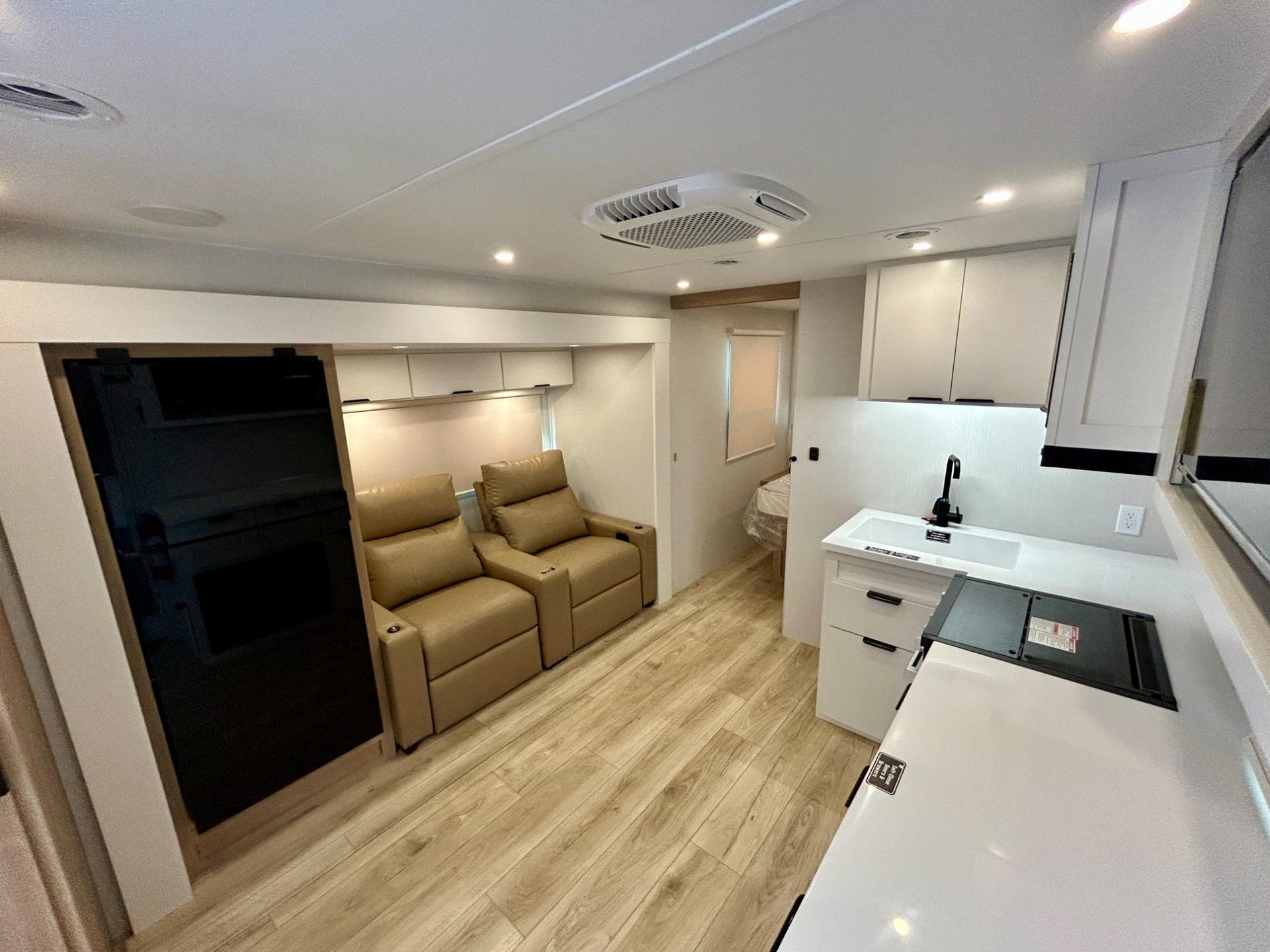 2027 Winnebago 2027 Winnebago Thrive - thumbnail 3