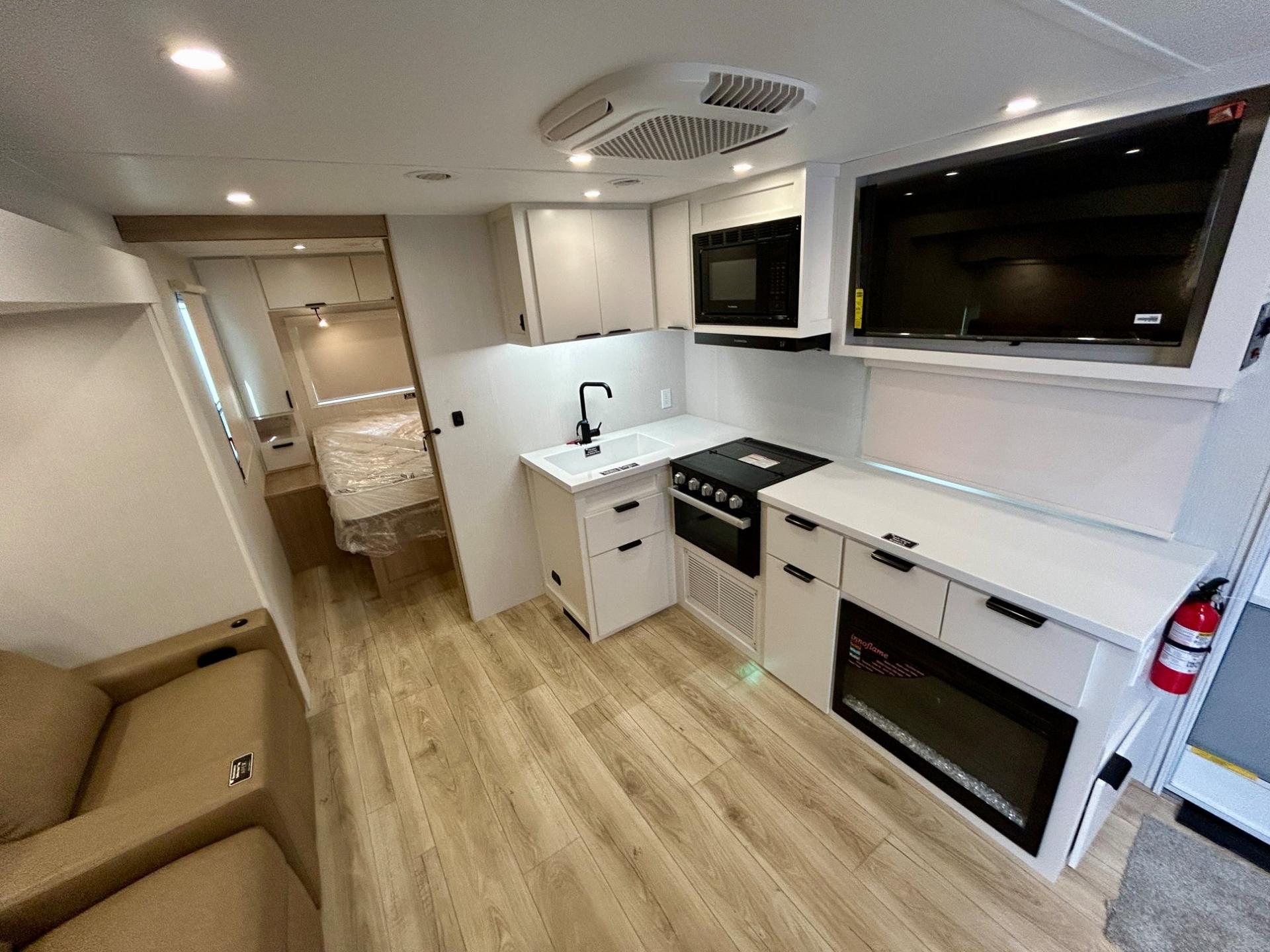 2027 Winnebago 2027 Winnebago Thrive - thumbnail 5