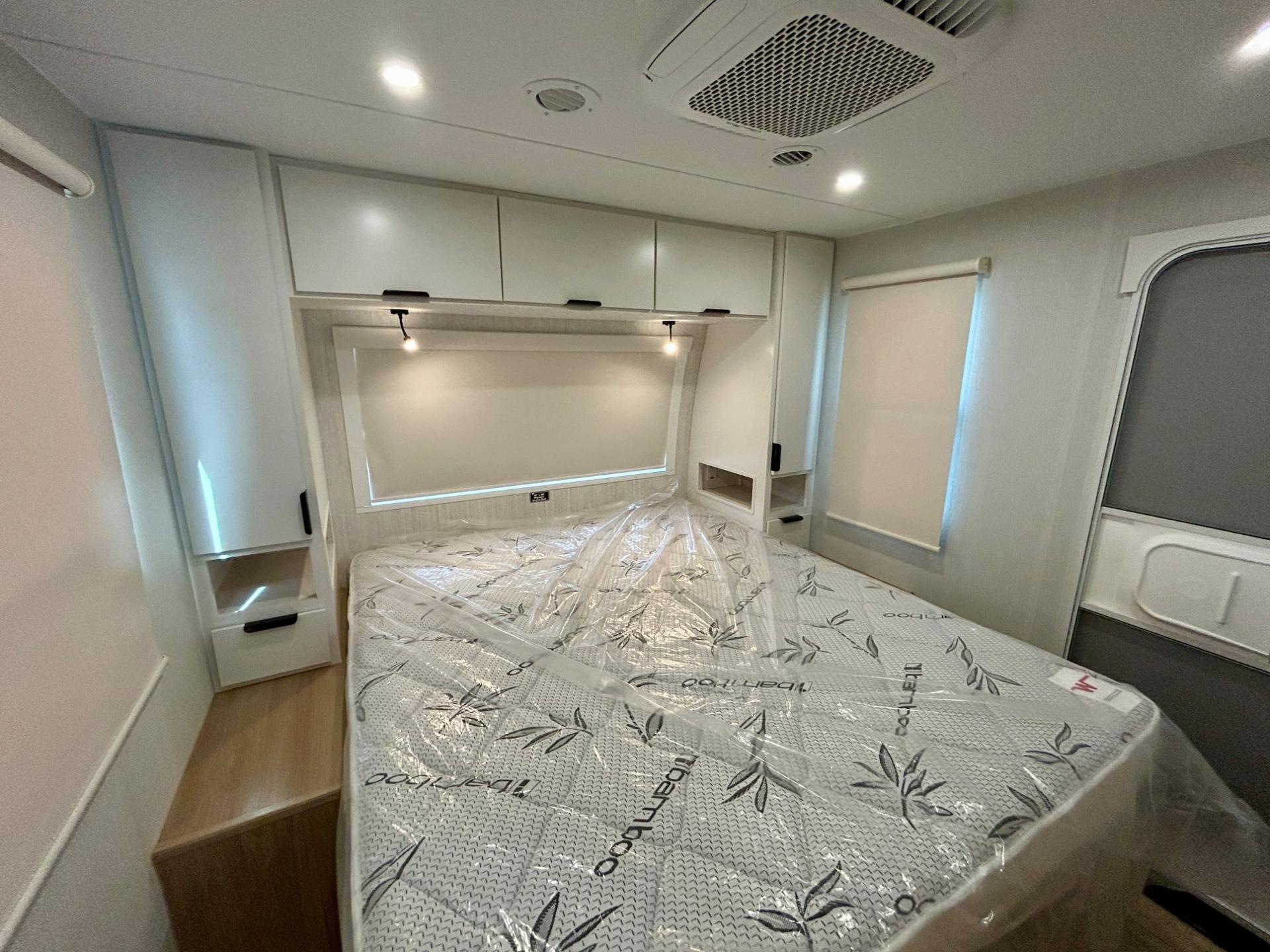 2027 Winnebago 2027 Winnebago Thrive - thumbnail 21