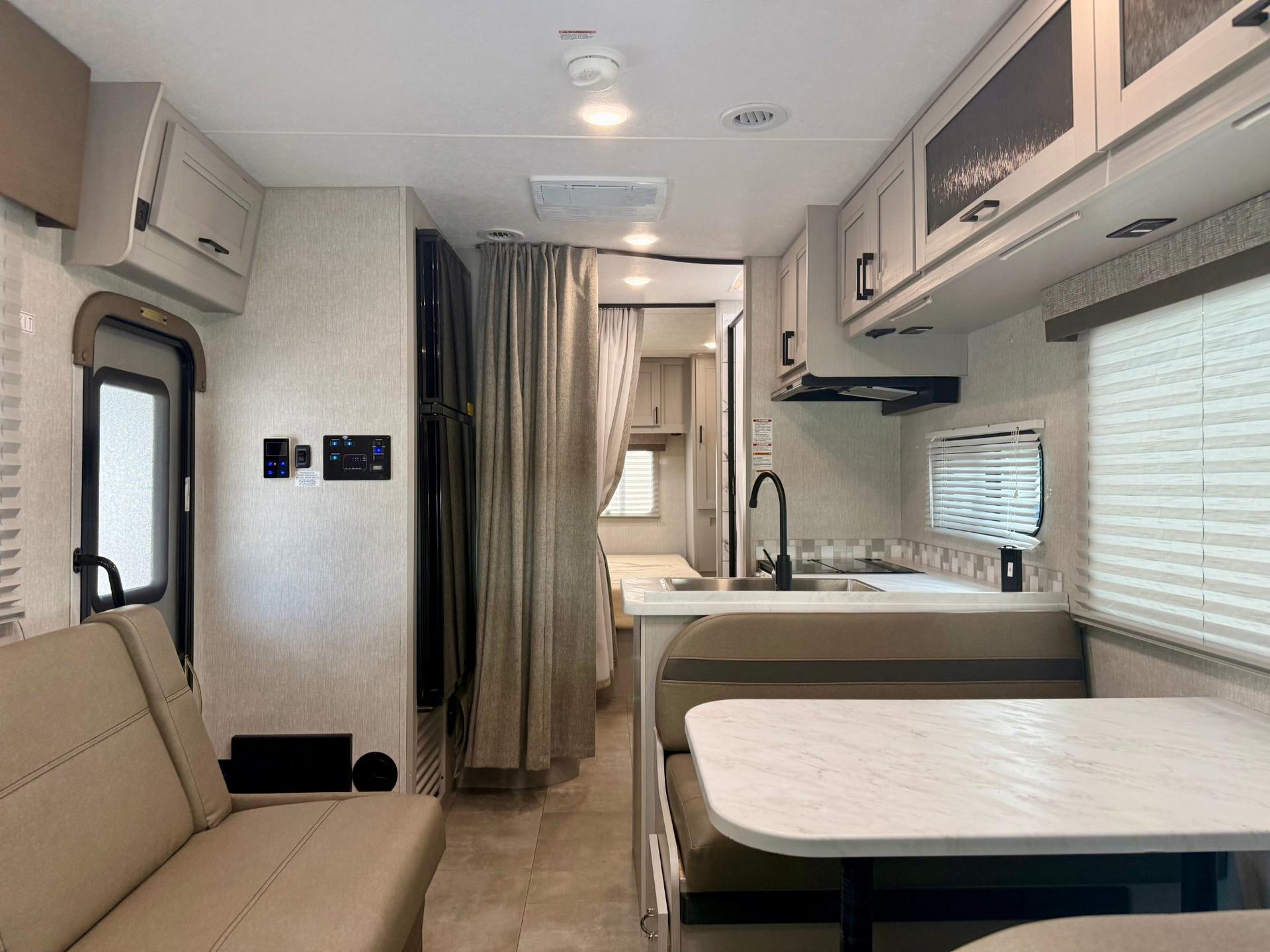 2024 Coachmen 2024 Coachmen Freelander - thumbnail 7