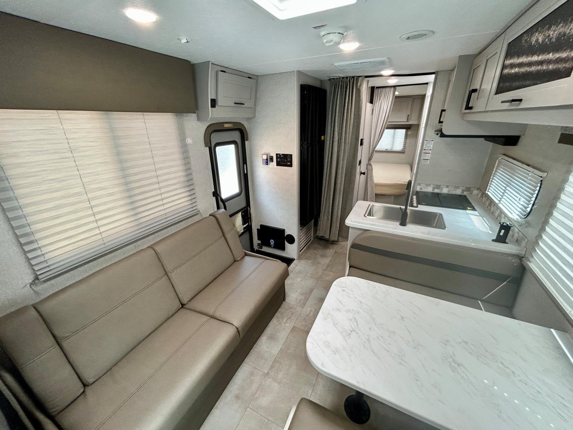 2024 Coachmen 2024 Coachmen Freelander - thumbnail 6