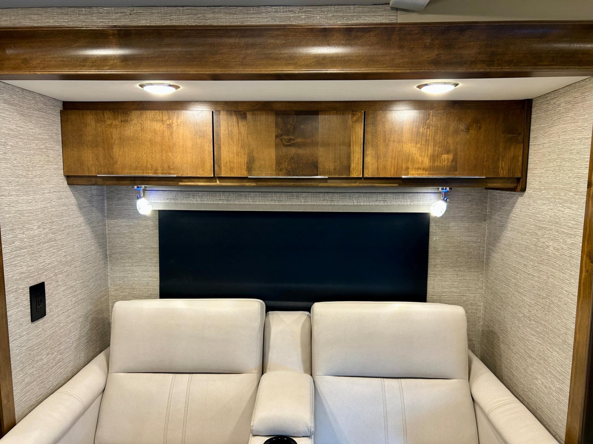 2020 Tiffin Motorhomes 2020 Tiffin Motorhomes Wayfarer - thumbnail 8