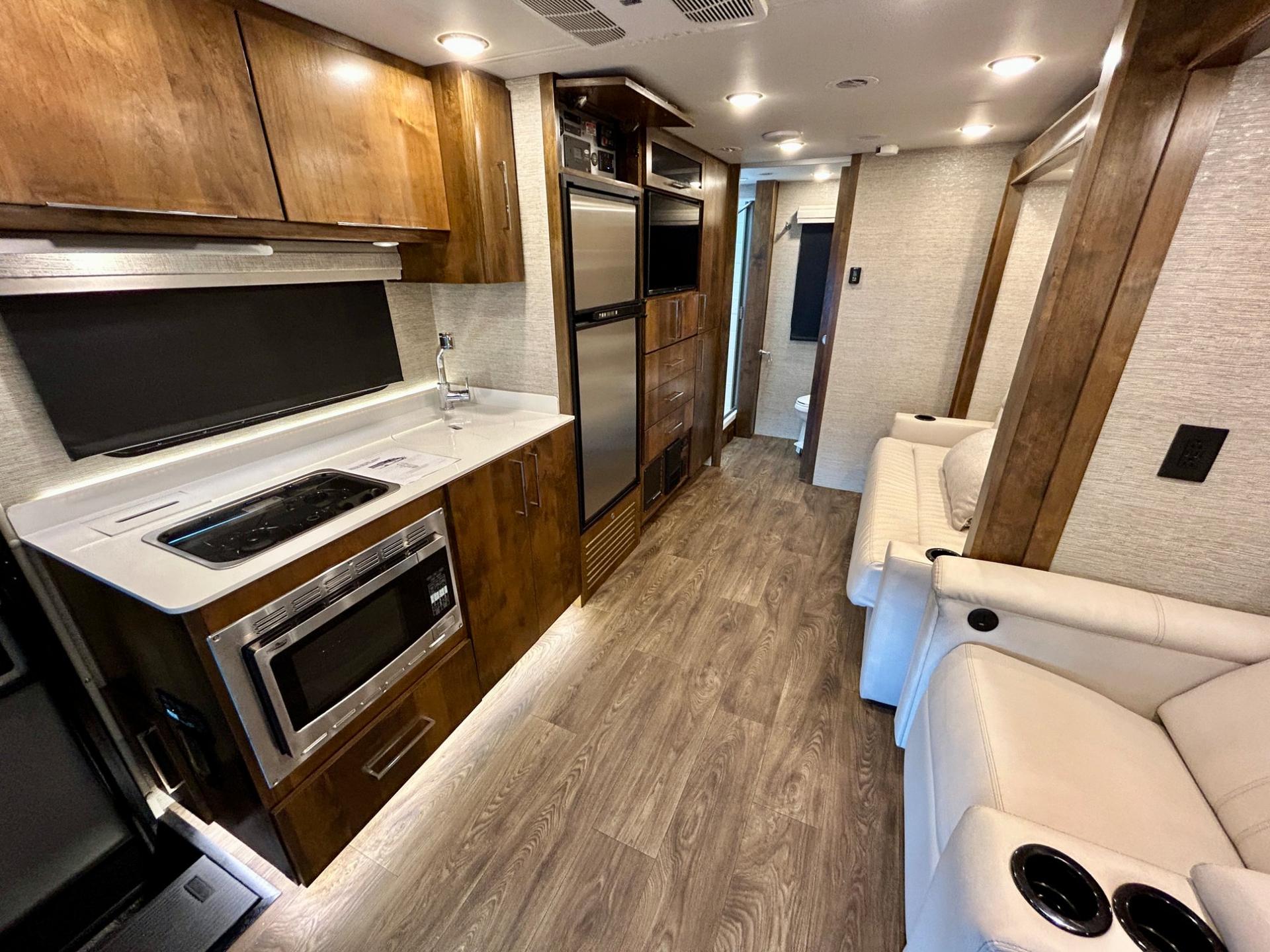 2020 Tiffin Motorhomes 2020 Tiffin Motorhomes Wayfarer - thumbnail 4