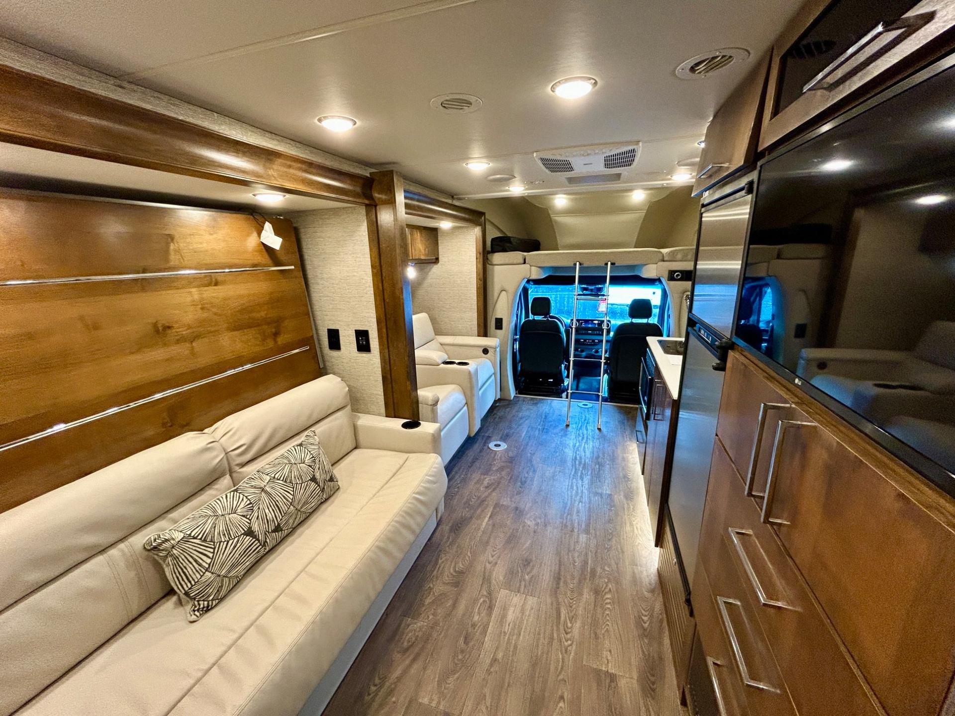 2020 Tiffin Motorhomes 2020 Tiffin Motorhomes Wayfarer - thumbnail 5