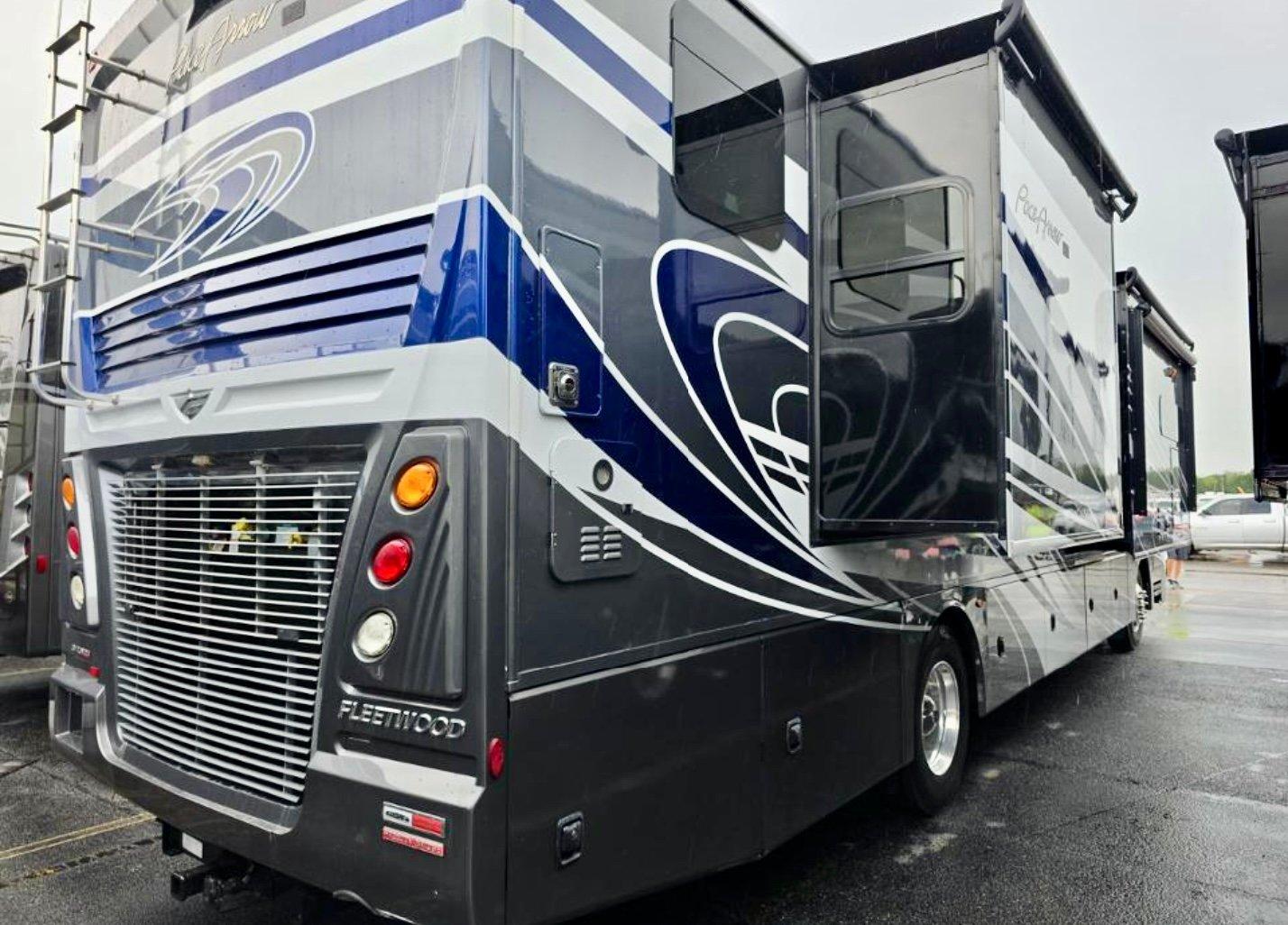 2020 Fleetwood 2020 Fleetwood Pace Arrow - thumbnail 11