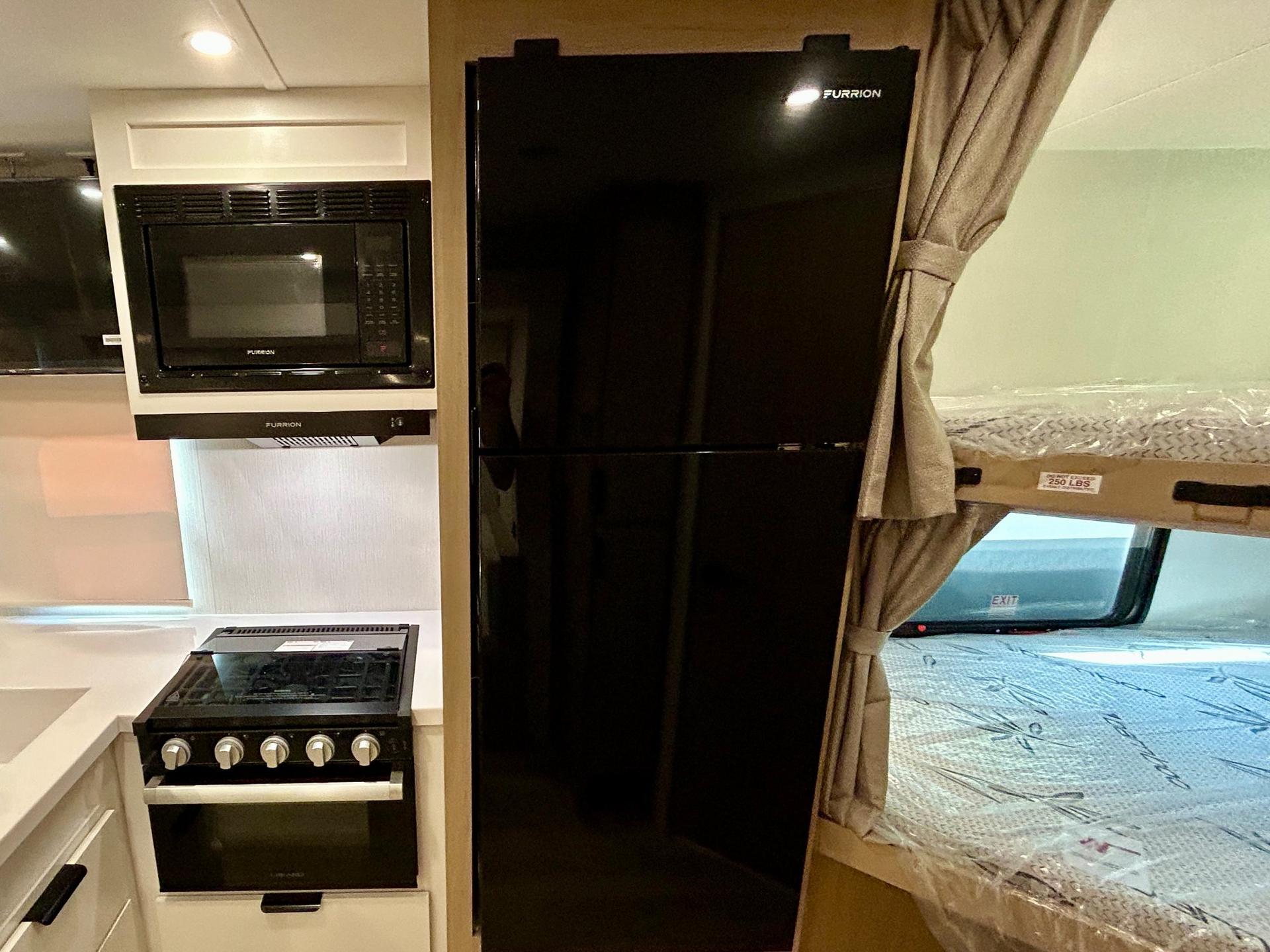 2027 Winnebago 2027 Winnebago Thrive - thumbnail 18