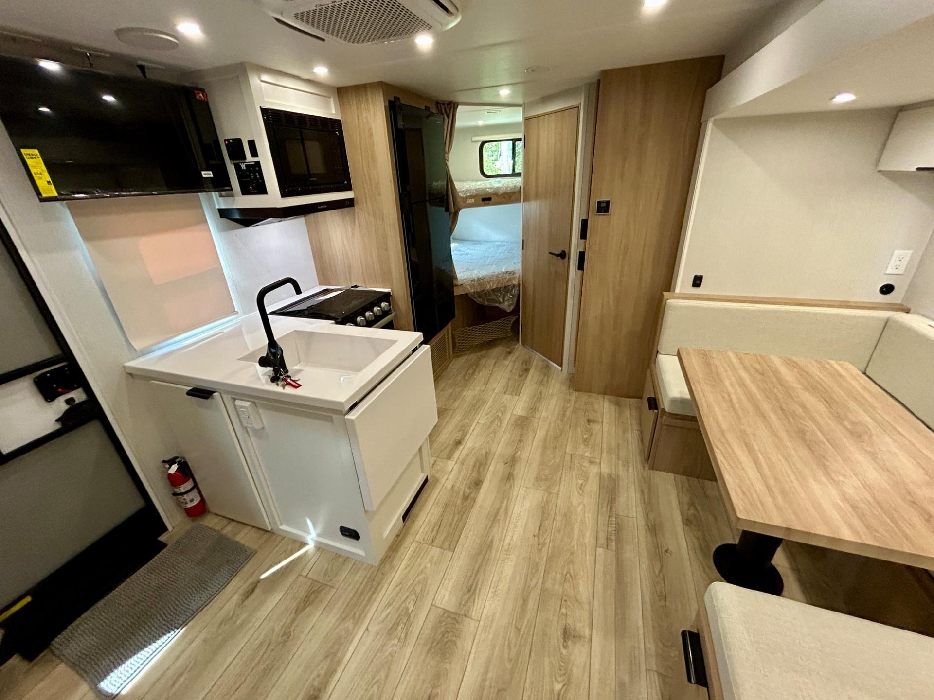 2027 Winnebago 2027 Winnebago Thrive - thumbnail 4