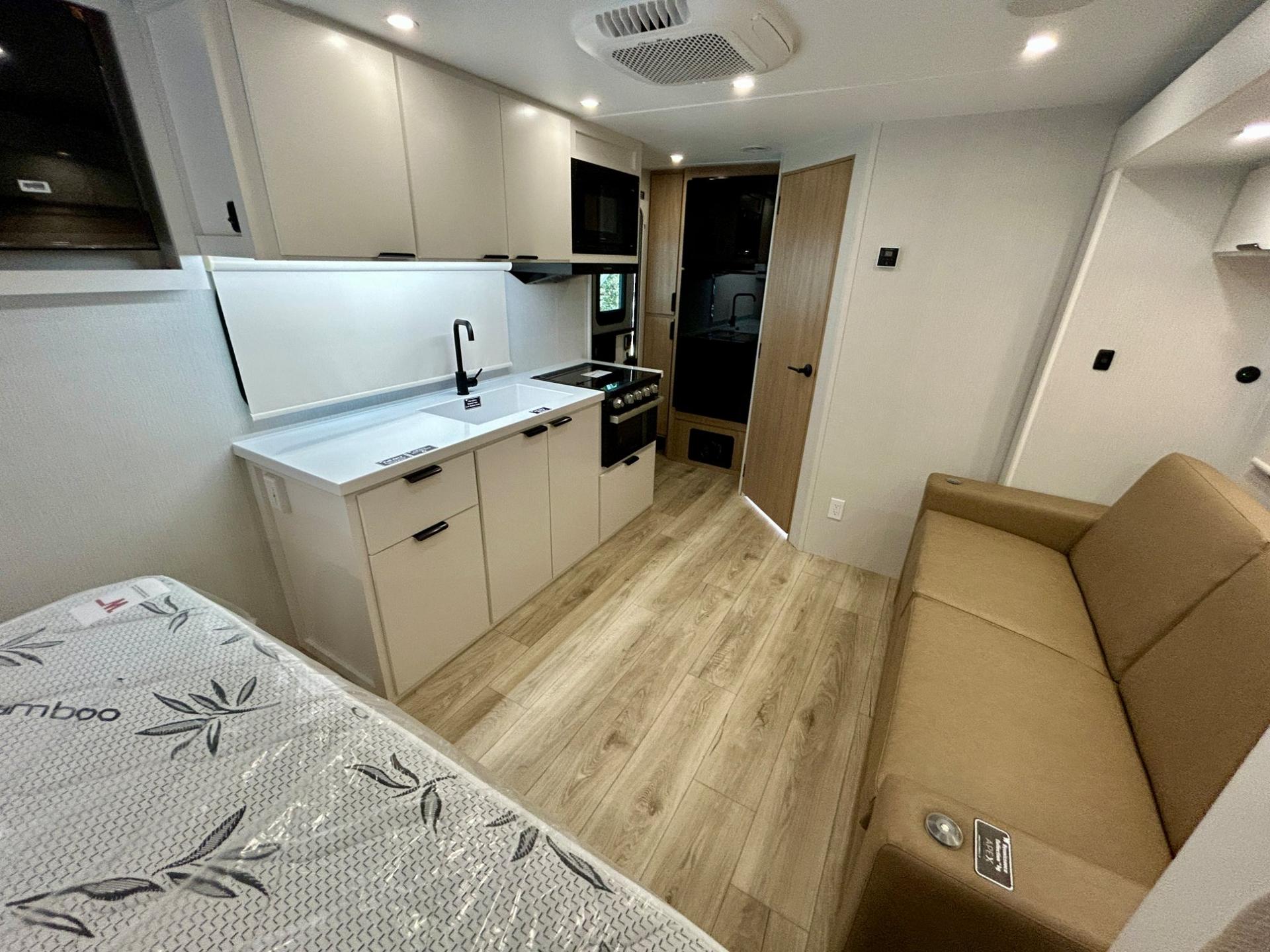2027 Winnebago 2027 Winnebago Thrive - thumbnail 6