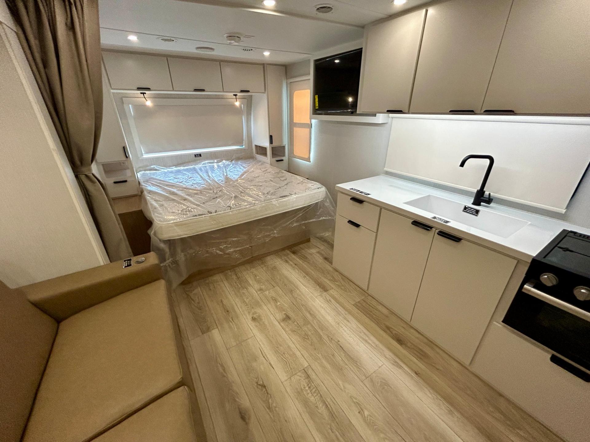 2027 Winnebago 2027 Winnebago Thrive - thumbnail 4