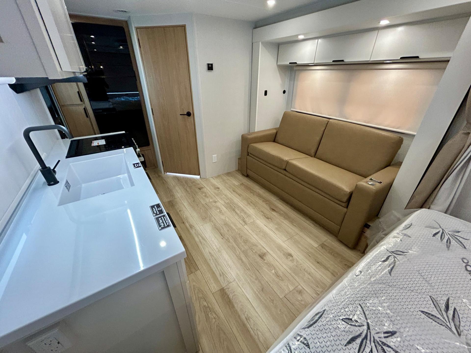 2027 Winnebago 2027 Winnebago Thrive - thumbnail 5