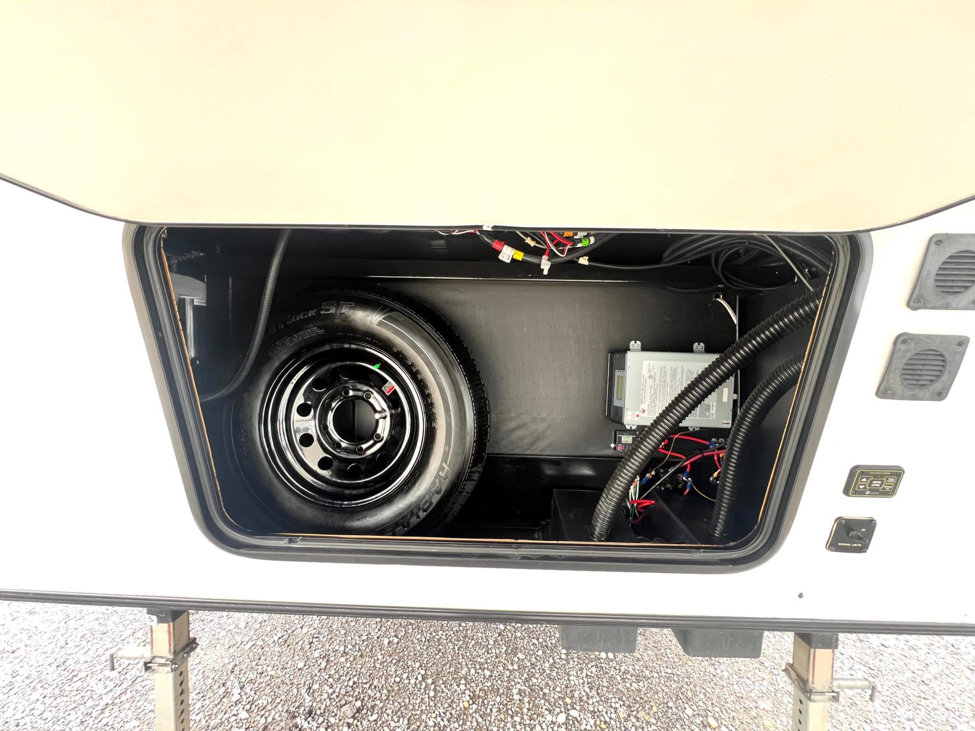 2021 Forest River 2021 Forest River Sabre - thumbnail 11