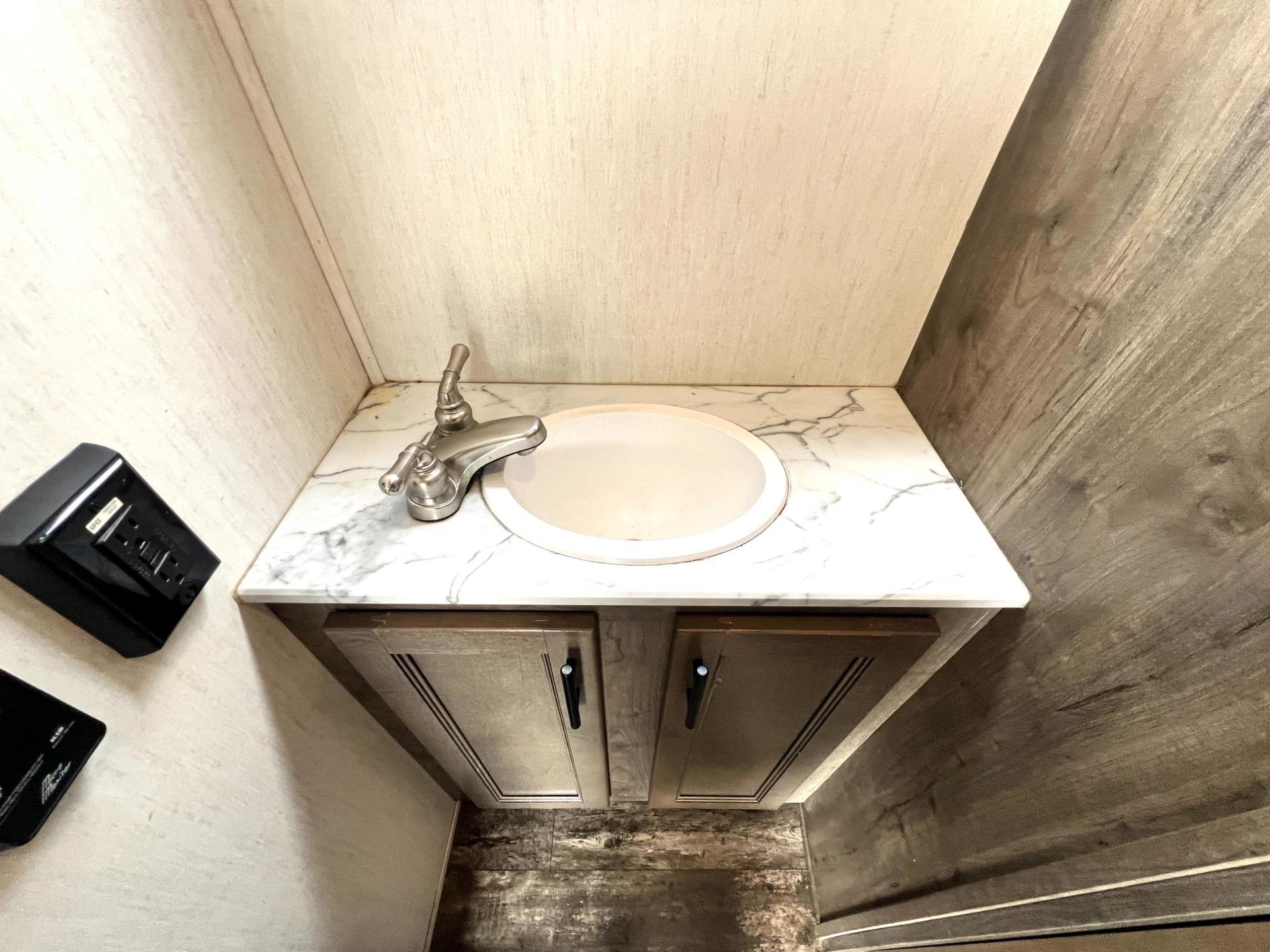 2021 Forest River 2021 Forest River Sabre - thumbnail 38