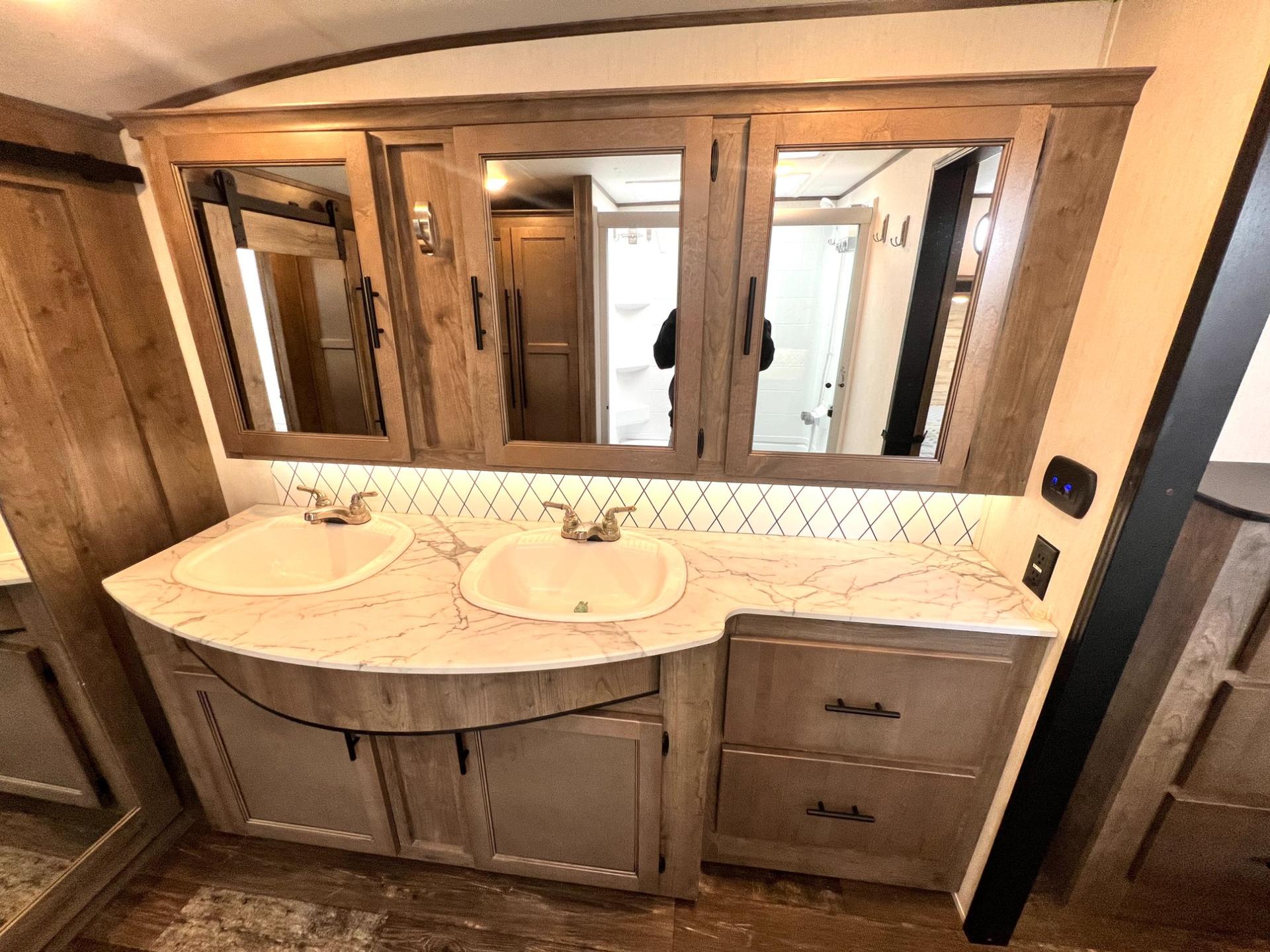 2021 Forest River 2021 Forest River Sabre - thumbnail 46