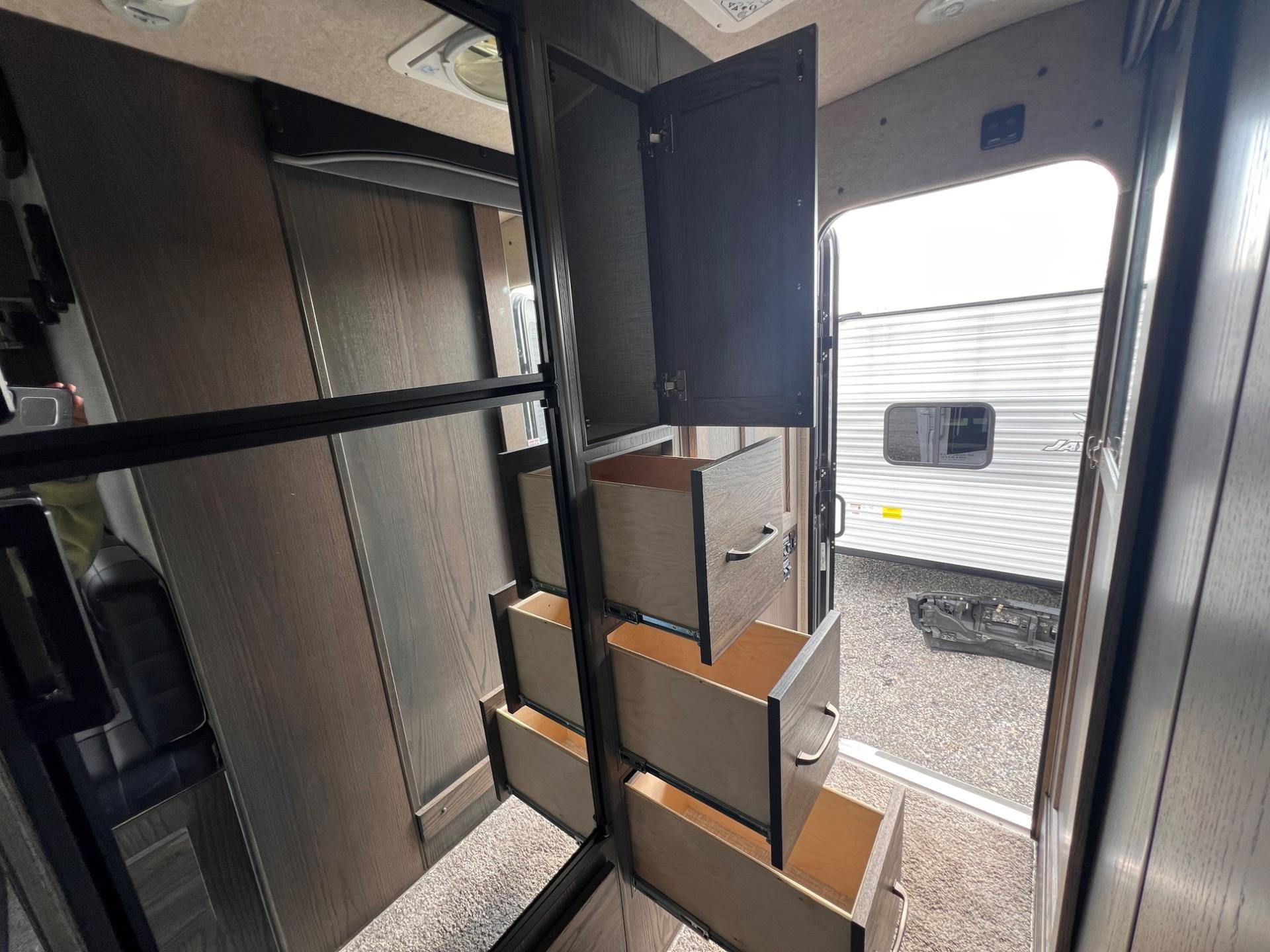 2023 Northern Lite 2023 Northern Lite 10 - thumbnail 18