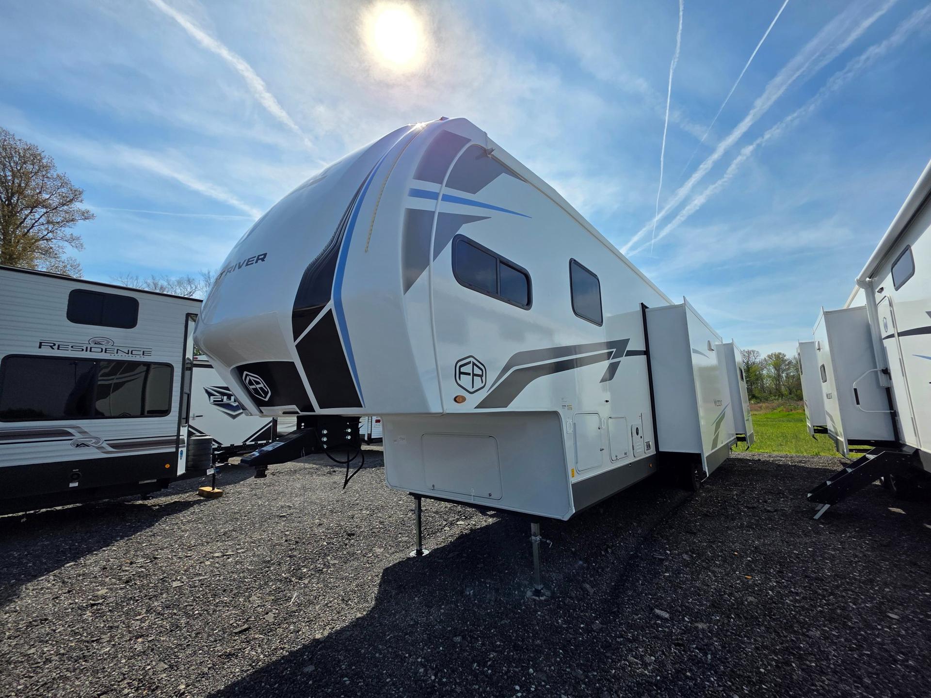 2026 Forest River 2026 Forest River Wildcat - thumbnail 5