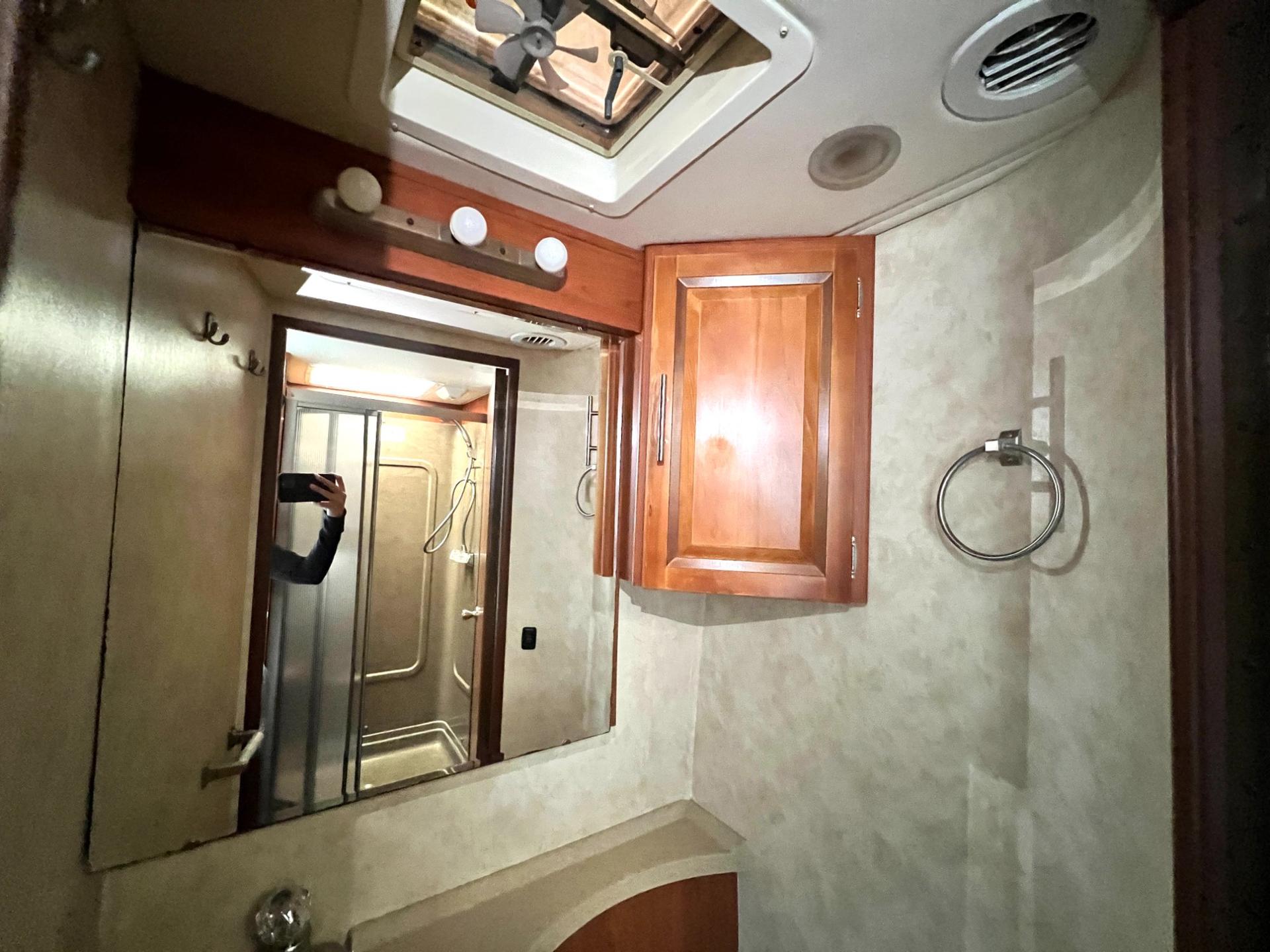 2012 Coachmen 2012 Coachmen Concord - thumbnail 38