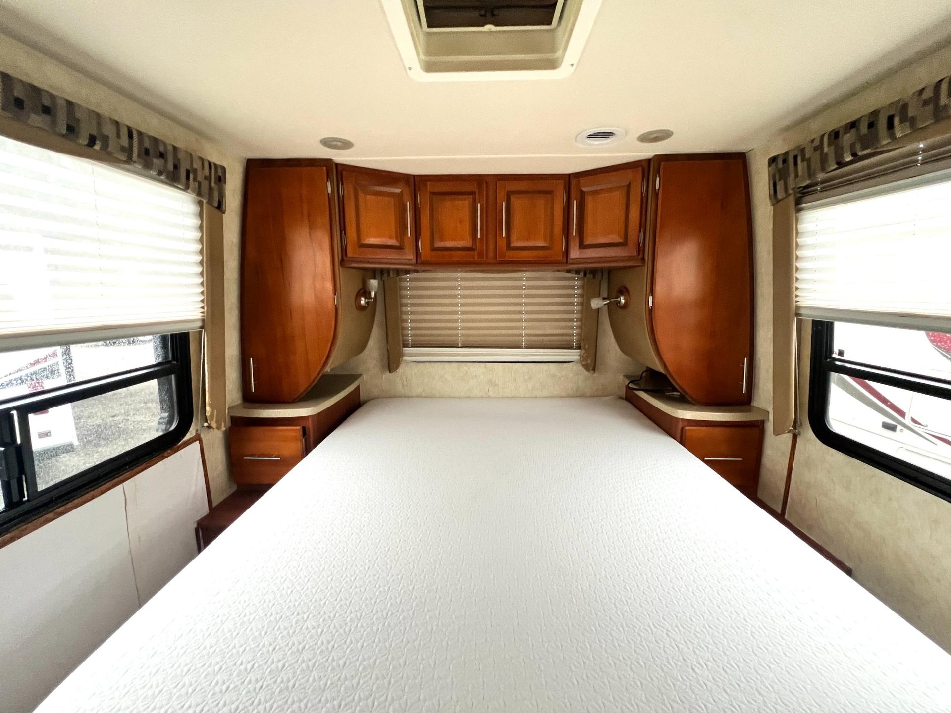 2012 Coachmen 2012 Coachmen Concord - thumbnail 40