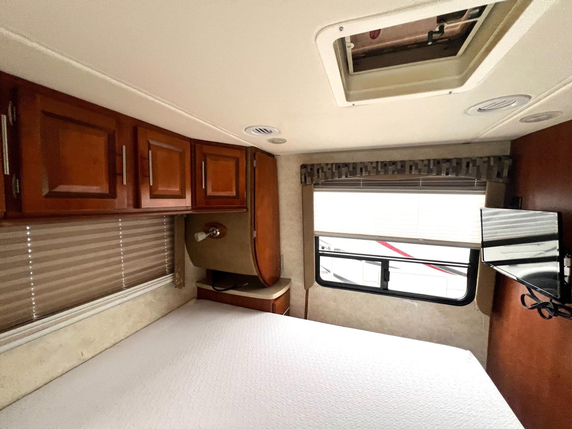 2012 Coachmen 2012 Coachmen Concord - thumbnail 43