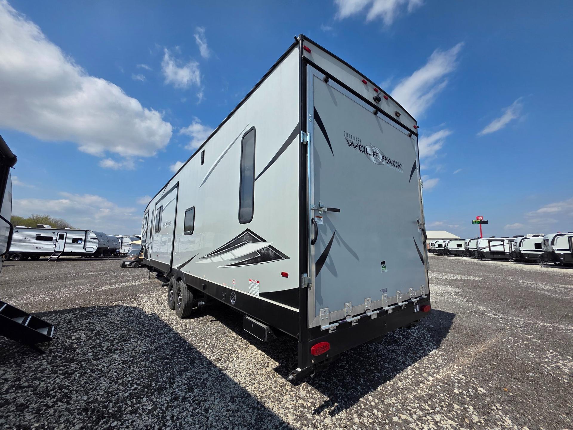 2022 Forest River 2022 Forest River Cherokee Wolf Pack - thumbnail 4