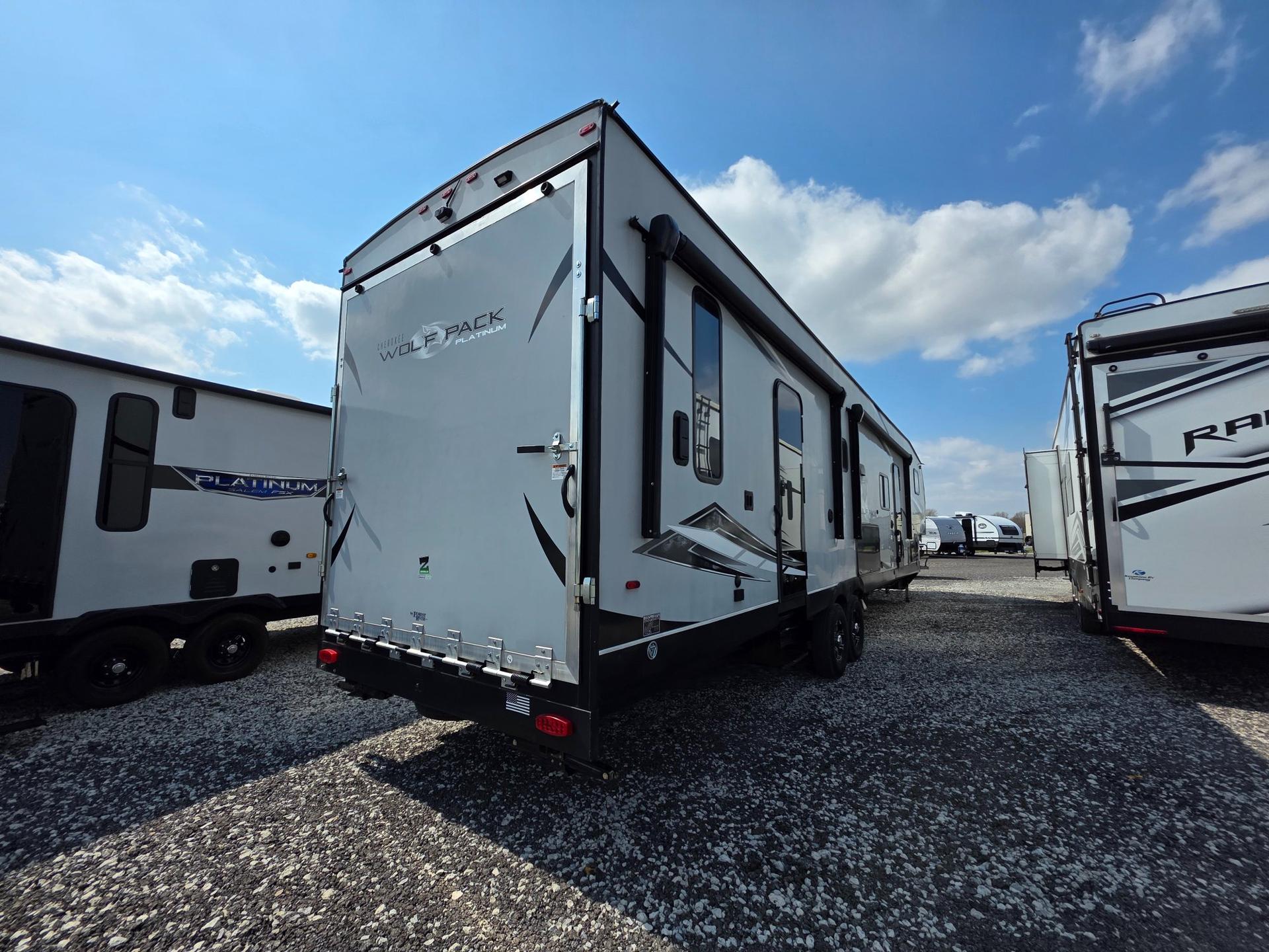 2022 Forest River 2022 Forest River Cherokee Wolf Pack - thumbnail 5