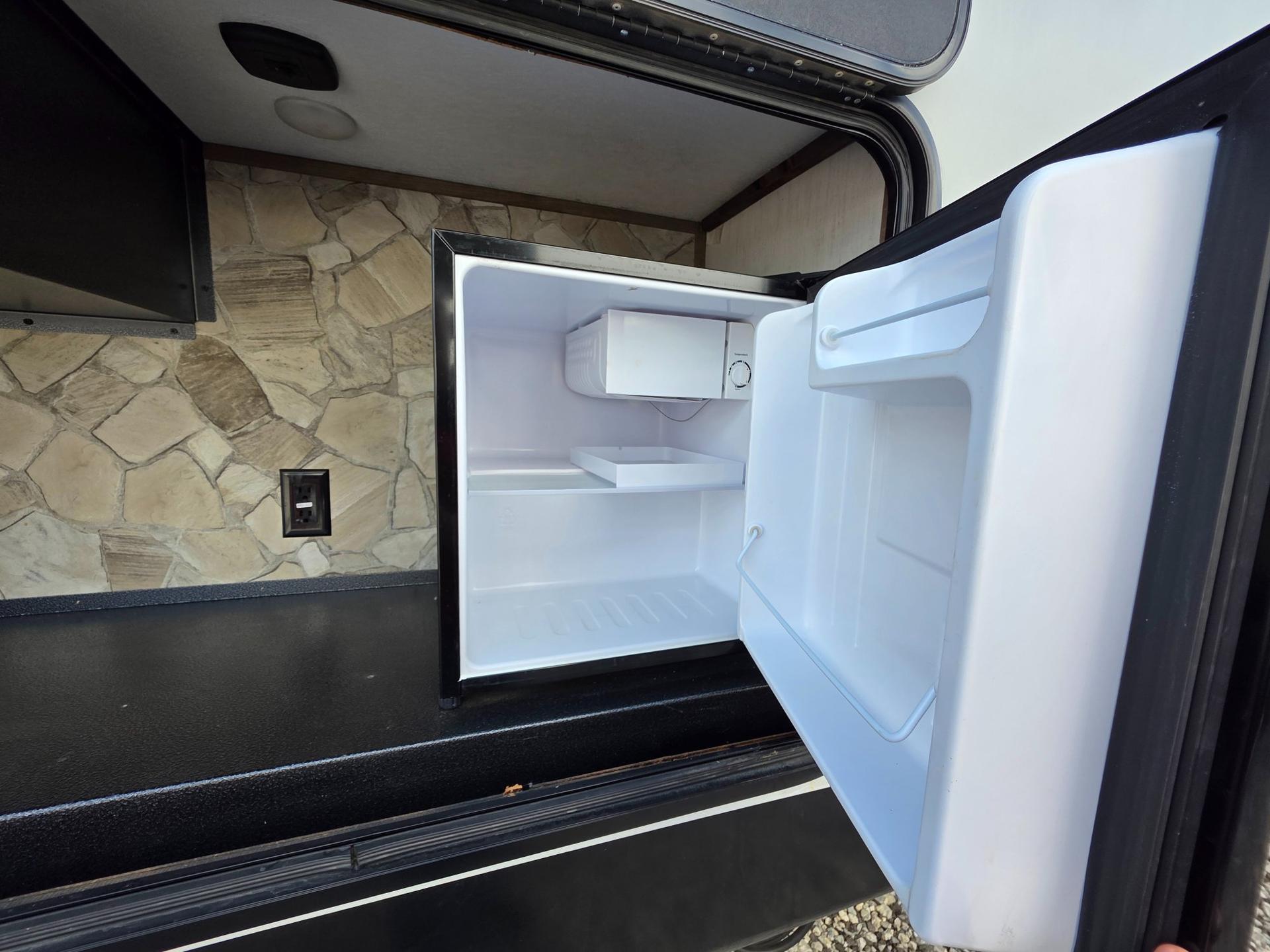 2022 Forest River 2022 Forest River Cherokee Wolf Pack - thumbnail 7