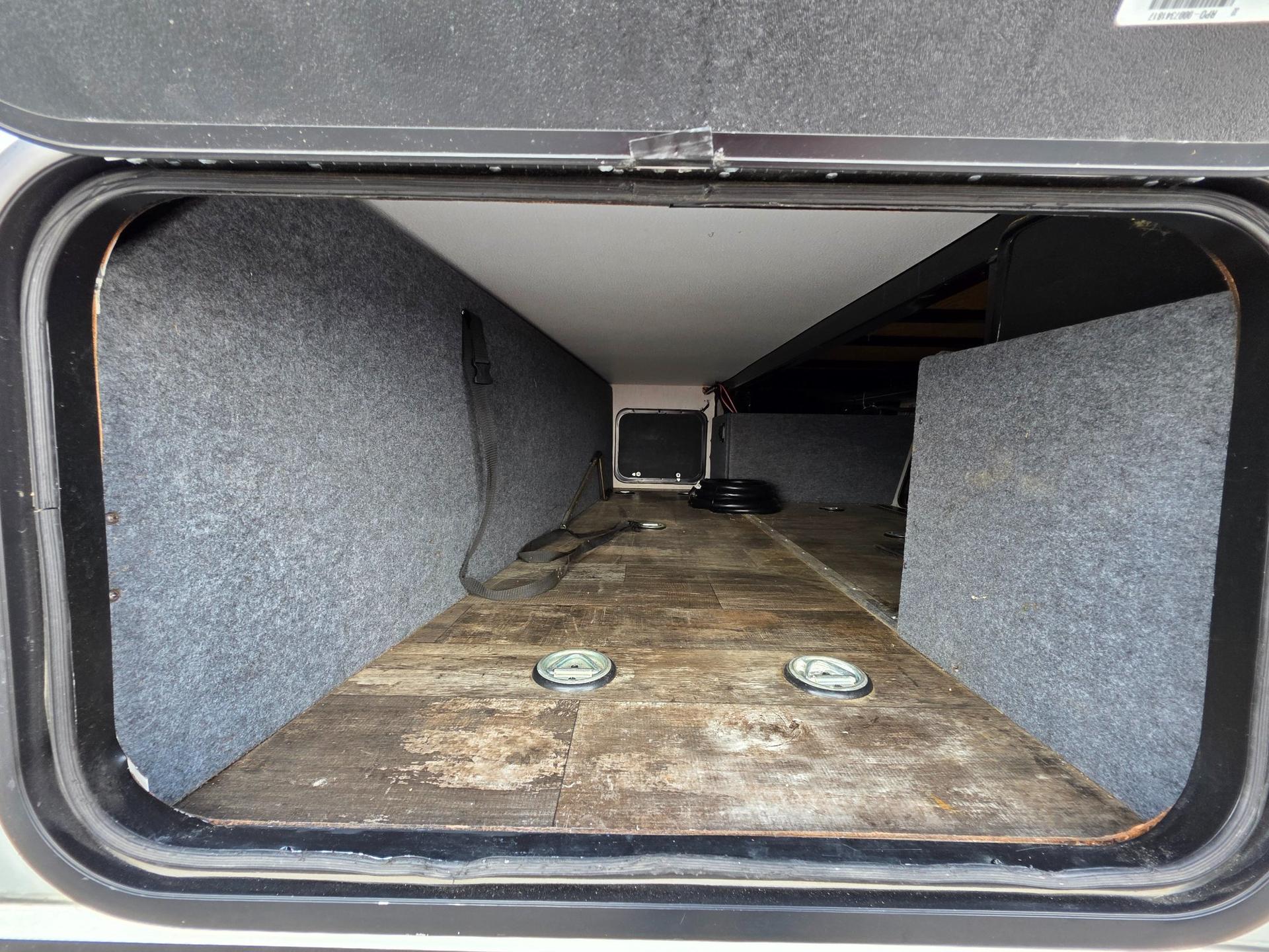 2022 Forest River 2022 Forest River Cherokee Wolf Pack - thumbnail 9