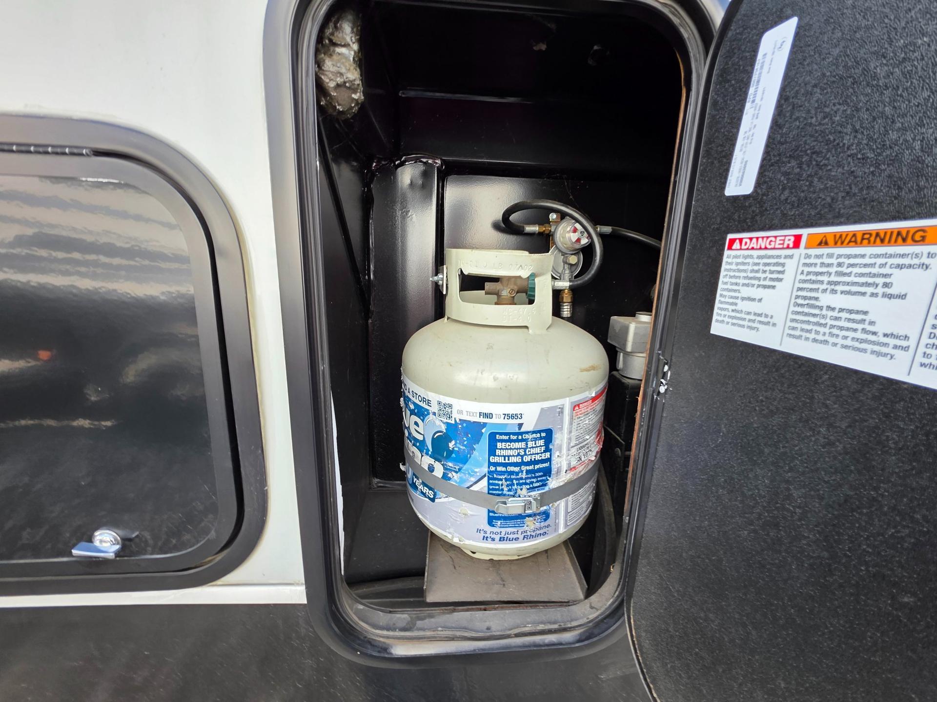 2022 Forest River 2022 Forest River Cherokee Wolf Pack - thumbnail 10