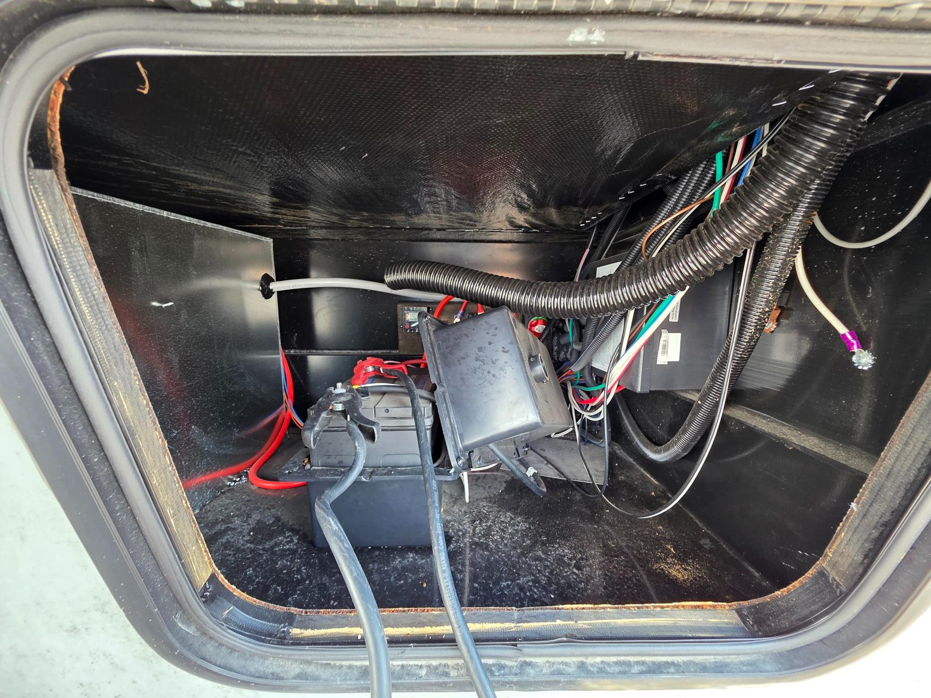 2022 Forest River 2022 Forest River Cherokee Wolf Pack - thumbnail 11