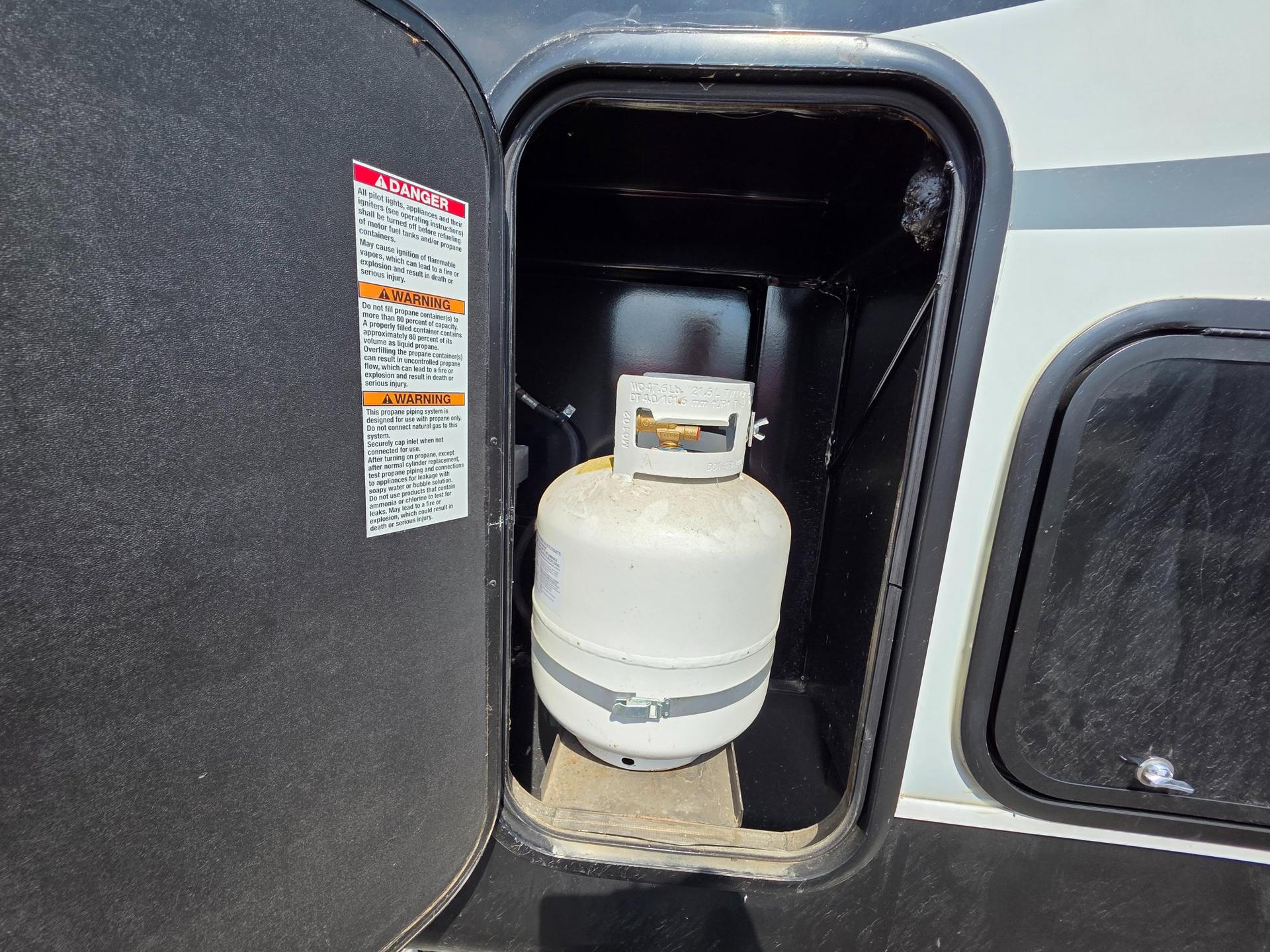 2022 Forest River 2022 Forest River Cherokee Wolf Pack - thumbnail 14