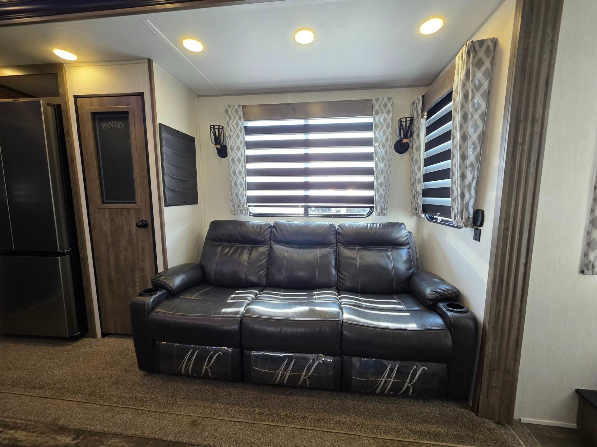 2022 Forest River 2022 Forest River Cherokee Wolf Pack - thumbnail 18