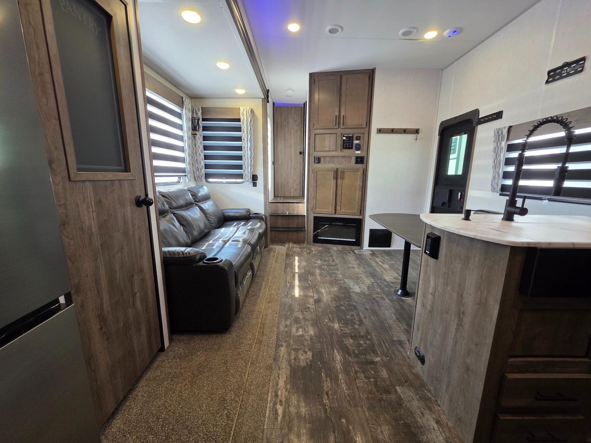 2022 Forest River 2022 Forest River Cherokee Wolf Pack - thumbnail 19