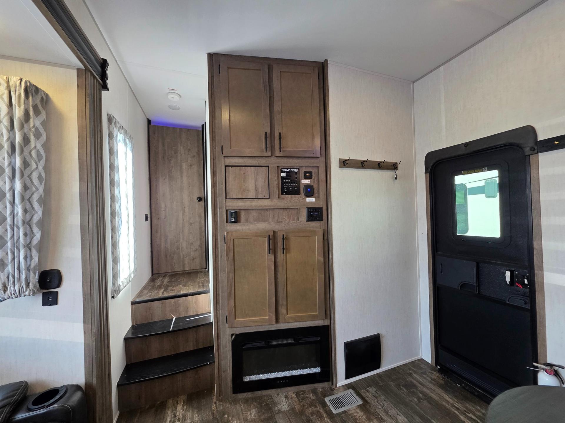 2022 Forest River 2022 Forest River Cherokee Wolf Pack - thumbnail 21