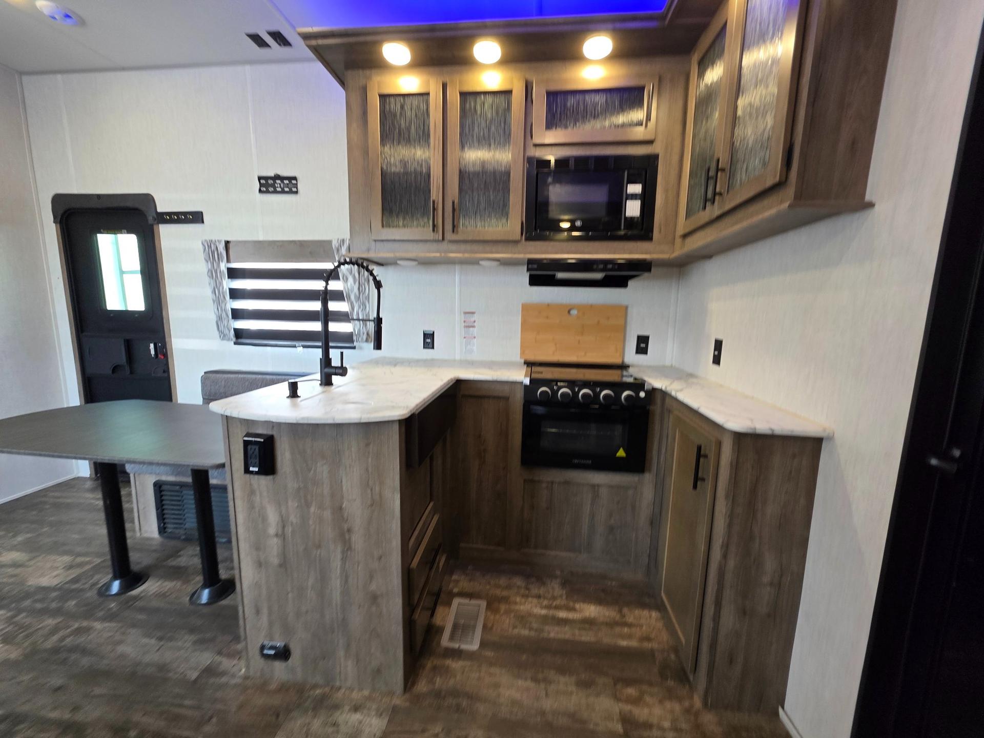 2022 Forest River 2022 Forest River Cherokee Wolf Pack - thumbnail 23