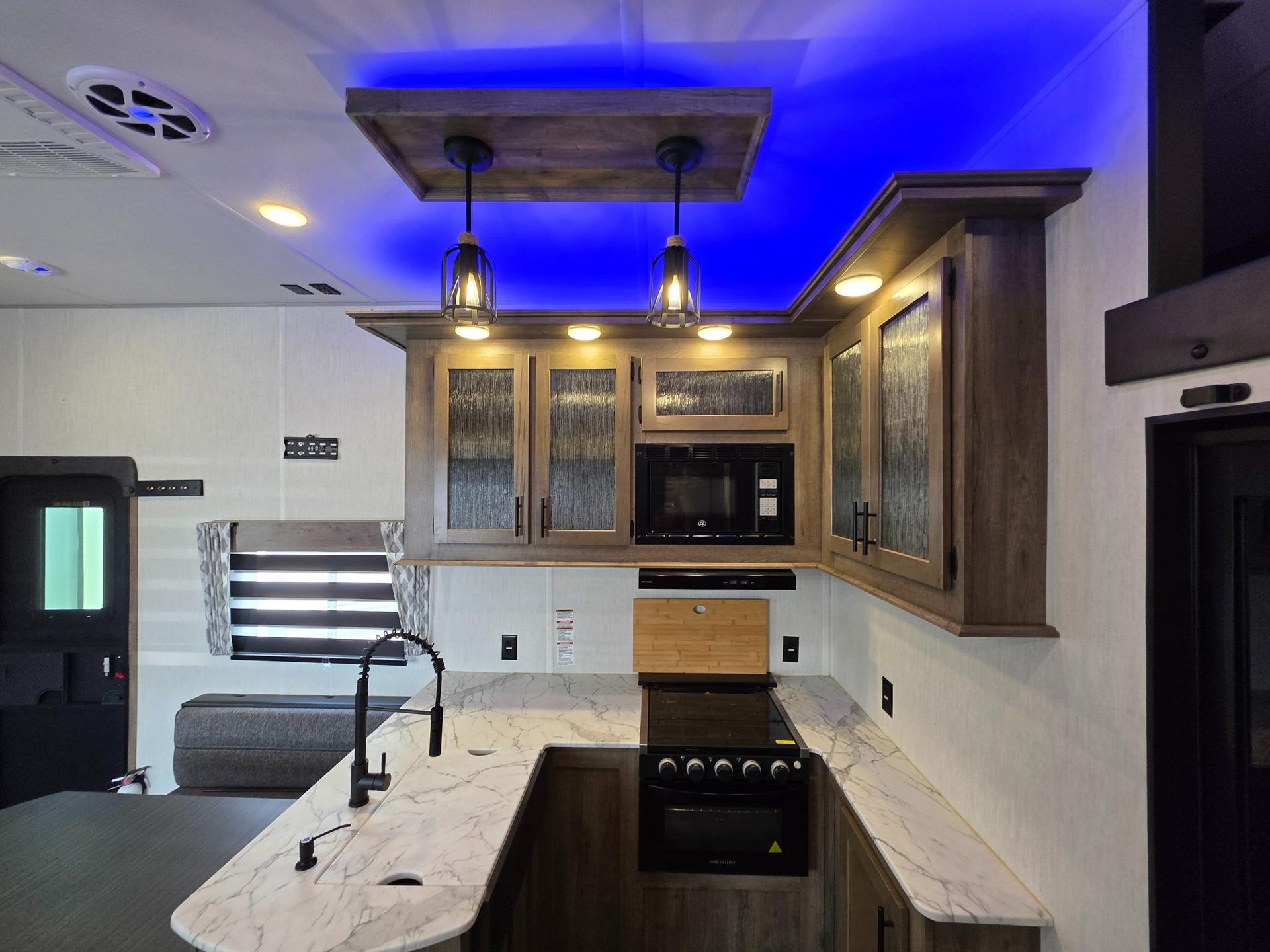 2022 Forest River 2022 Forest River Cherokee Wolf Pack - thumbnail 24