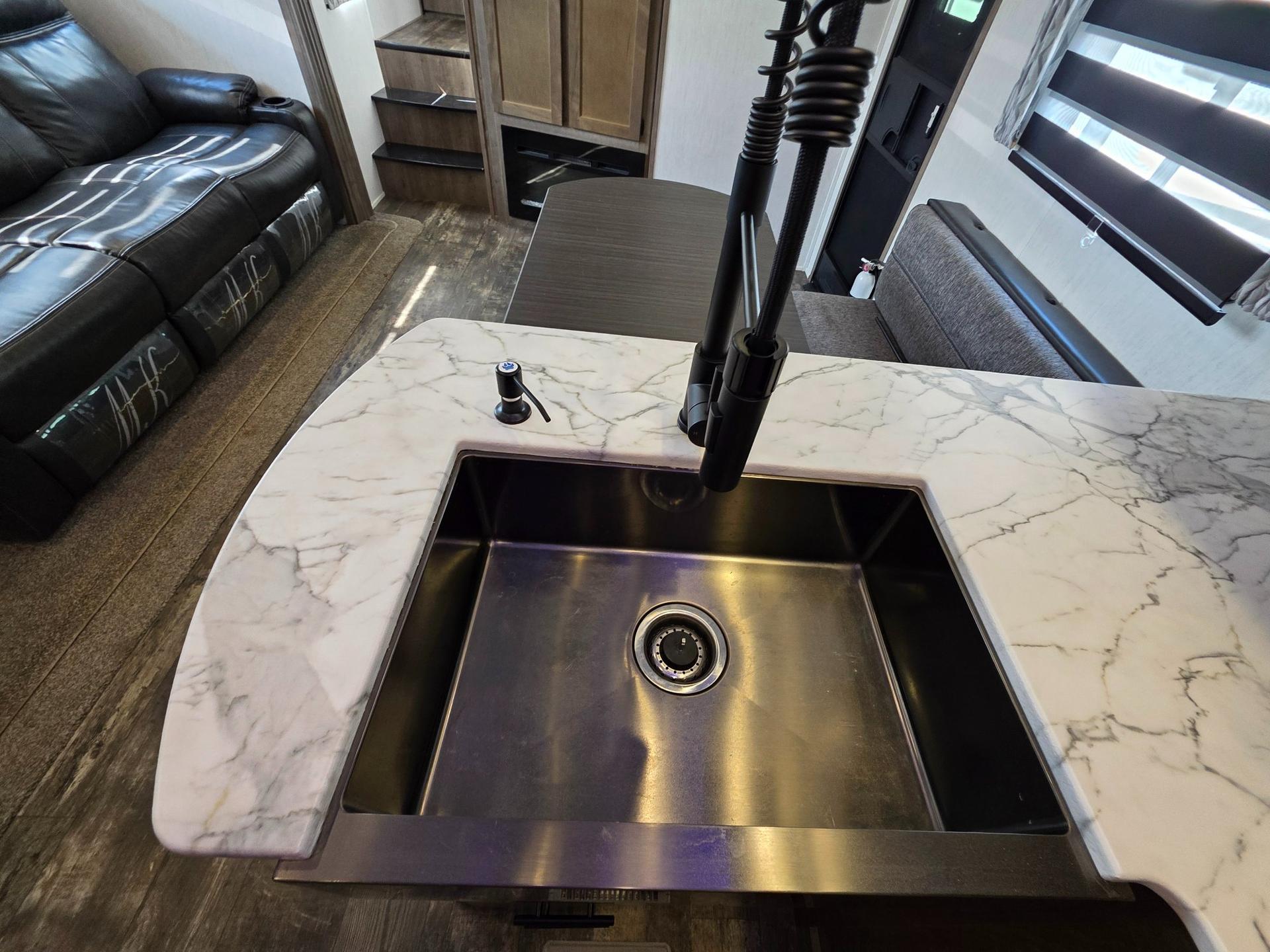 2022 Forest River 2022 Forest River Cherokee Wolf Pack - thumbnail 25