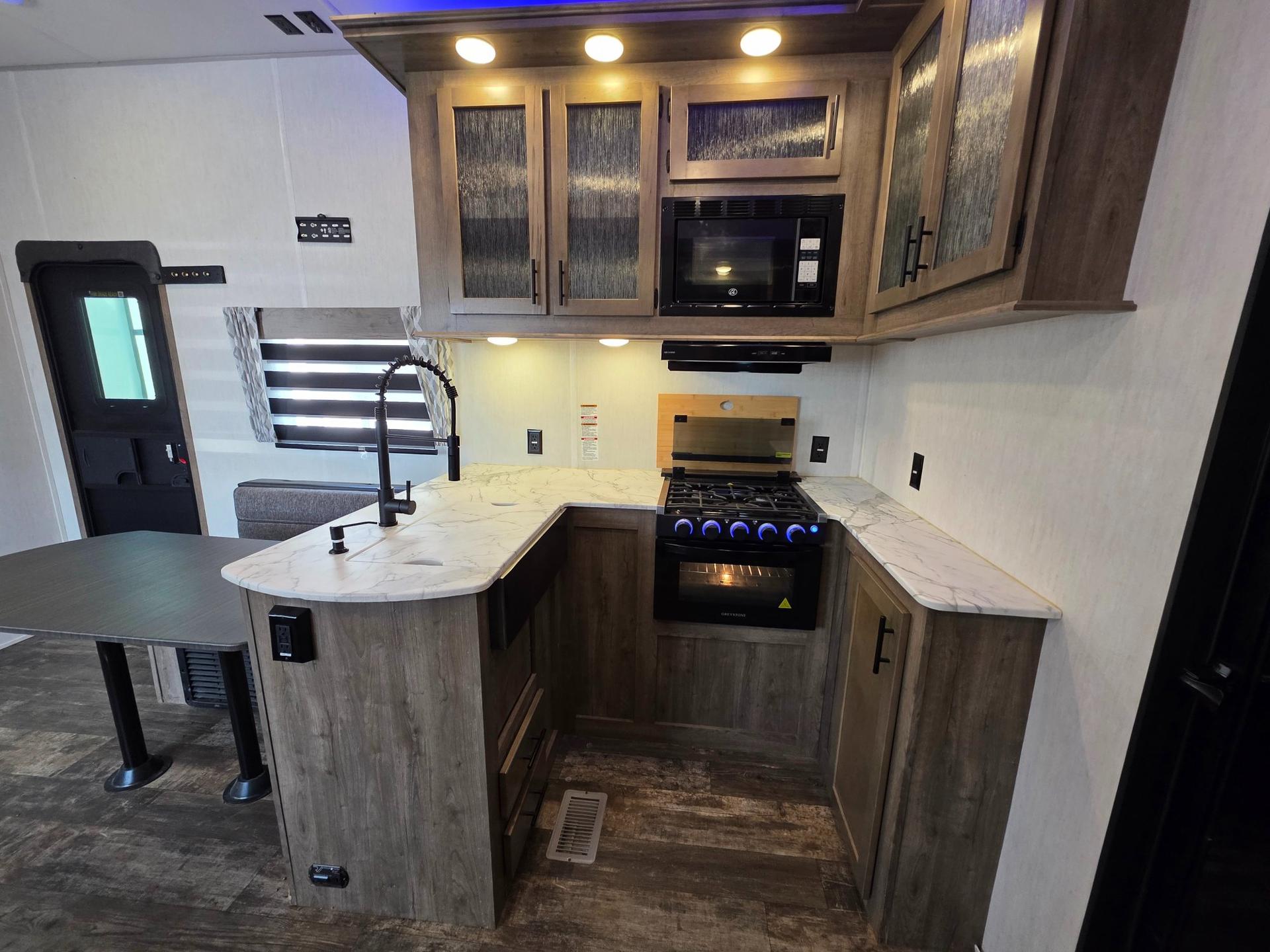 2022 Forest River 2022 Forest River Cherokee Wolf Pack - thumbnail 30