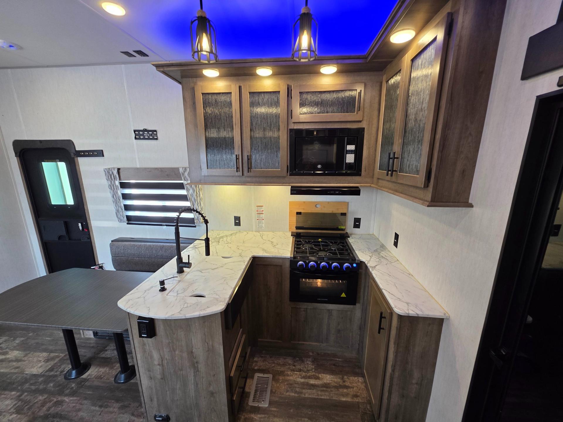 2022 Forest River 2022 Forest River Cherokee Wolf Pack - thumbnail 31