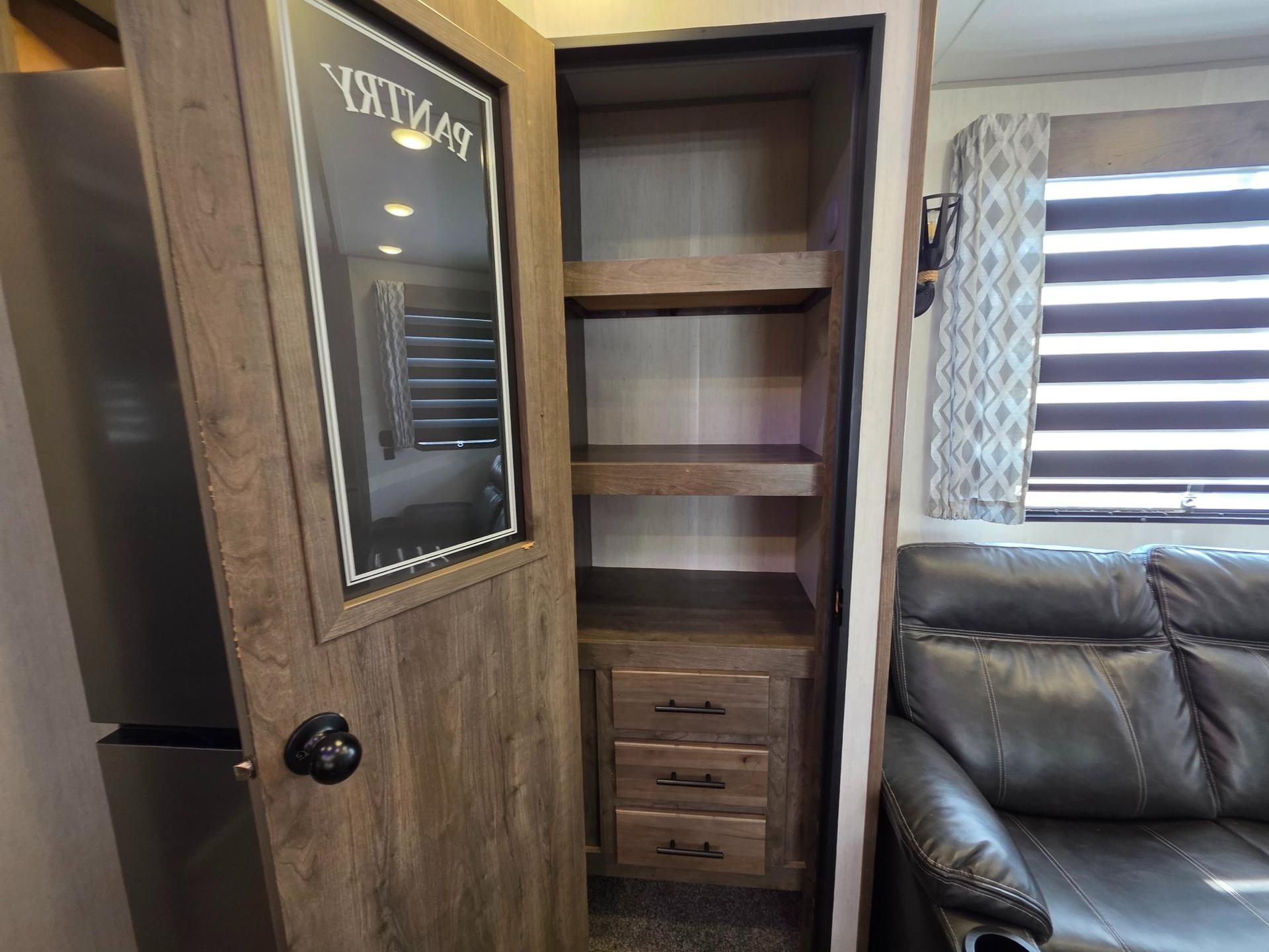 2022 Forest River 2022 Forest River Cherokee Wolf Pack - thumbnail 38