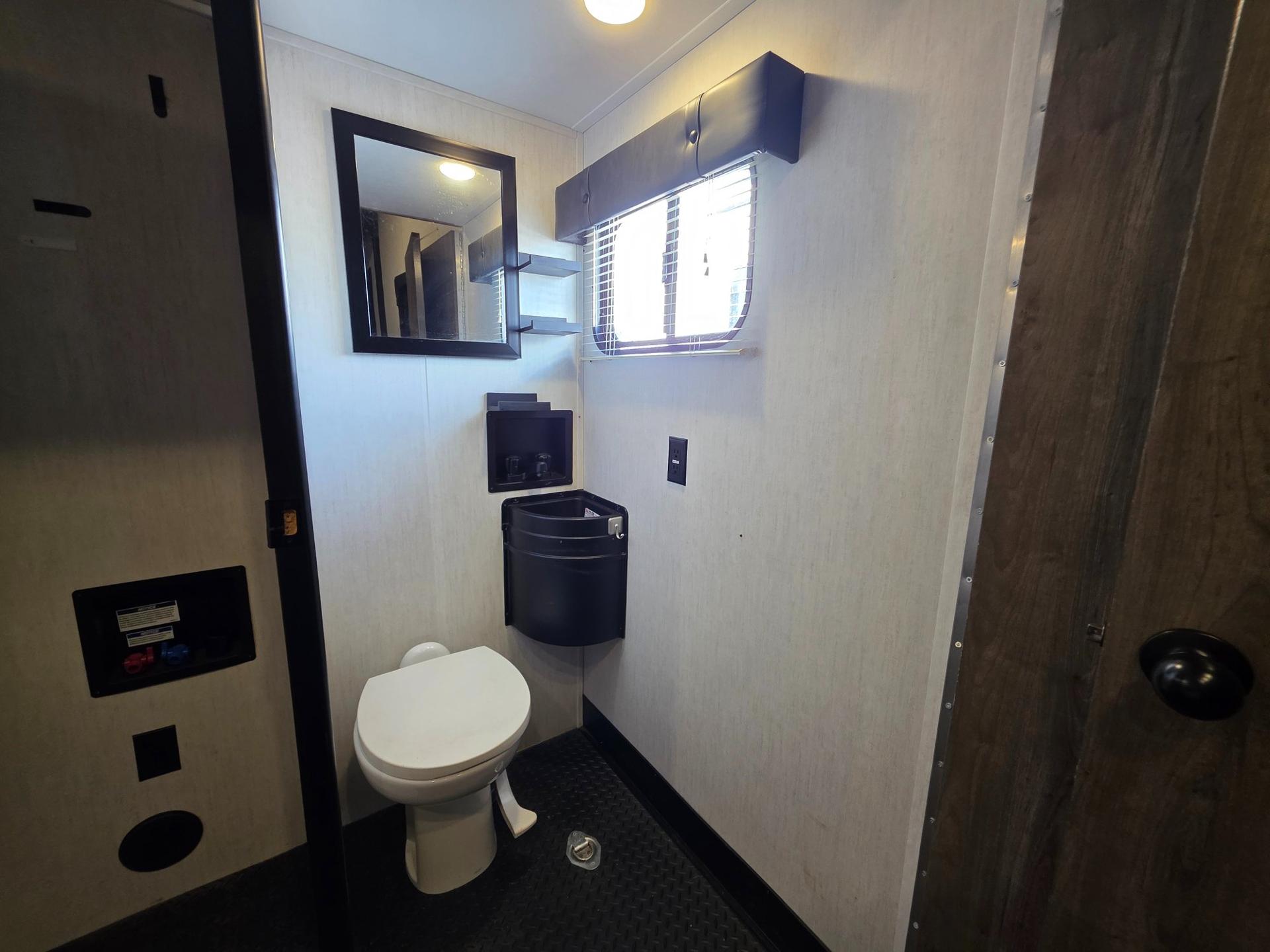 2022 Forest River 2022 Forest River Cherokee Wolf Pack - thumbnail 42