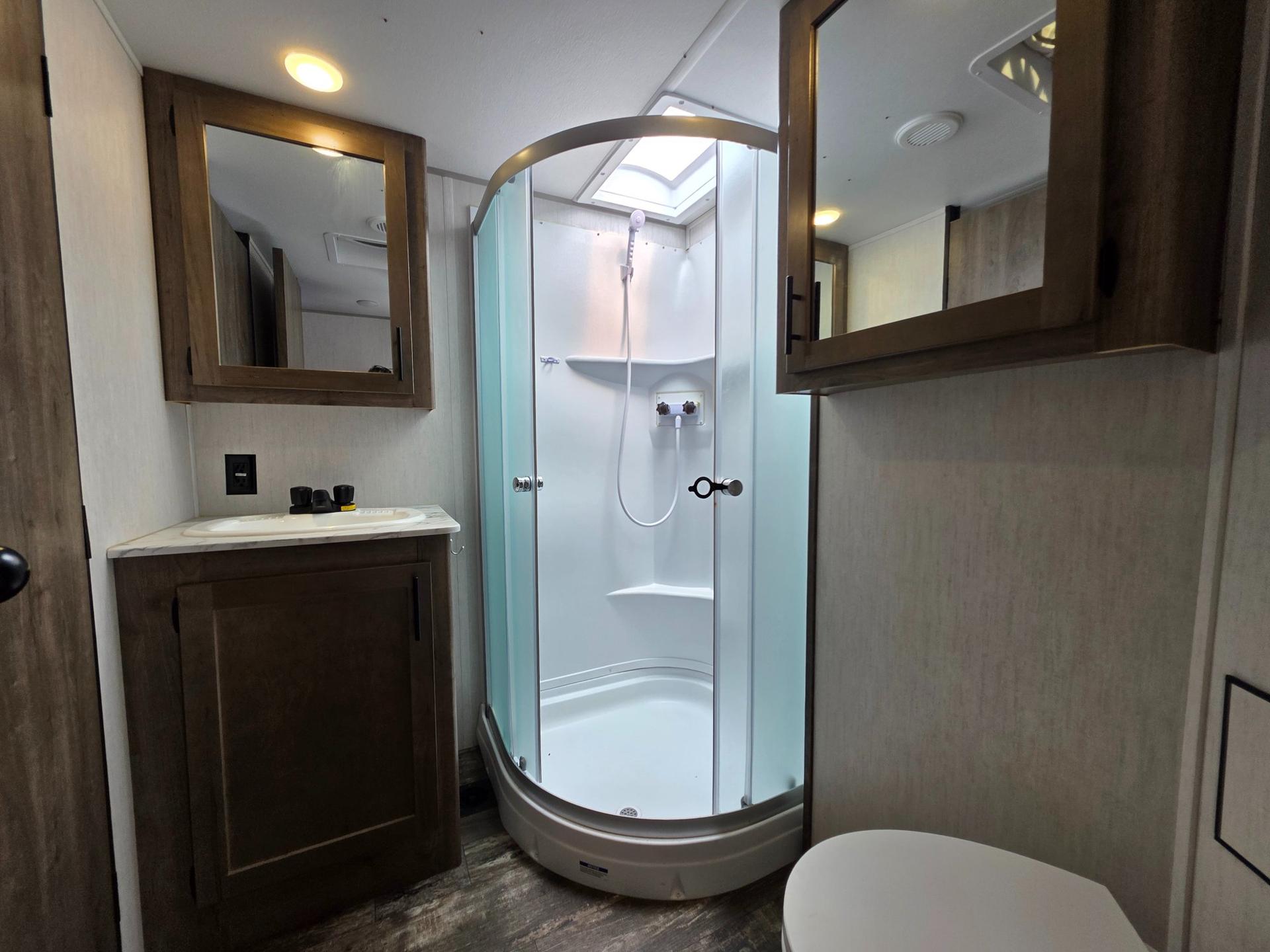 2022 Forest River 2022 Forest River Cherokee Wolf Pack - thumbnail 43