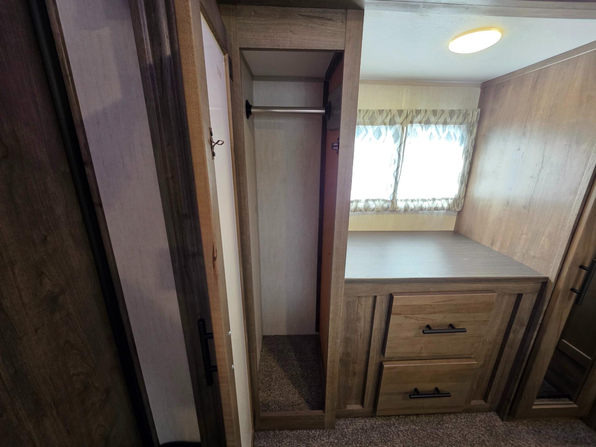 2022 Forest River 2022 Forest River Cherokee Wolf Pack - thumbnail 52