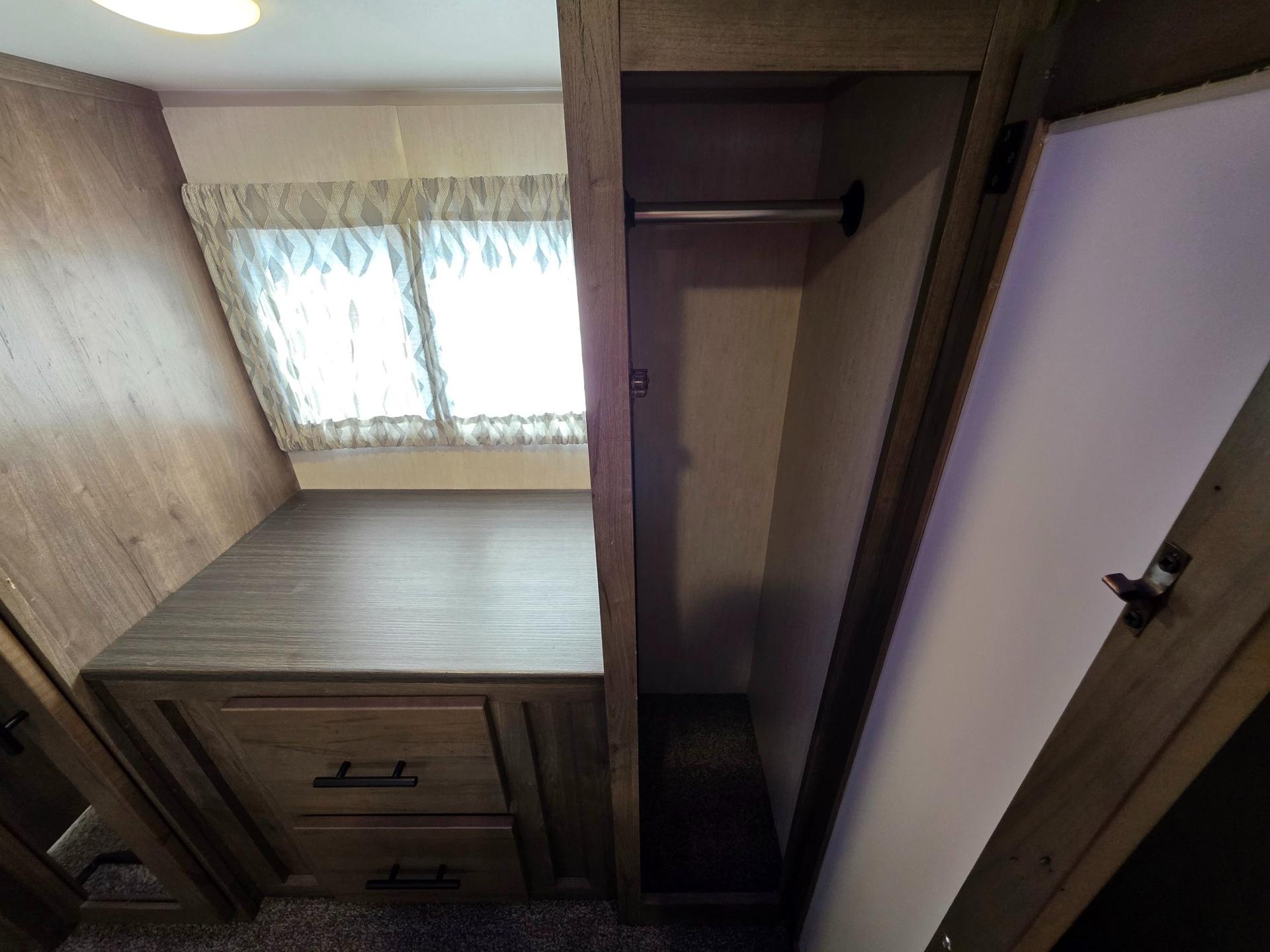 2022 Forest River 2022 Forest River Cherokee Wolf Pack - thumbnail 55