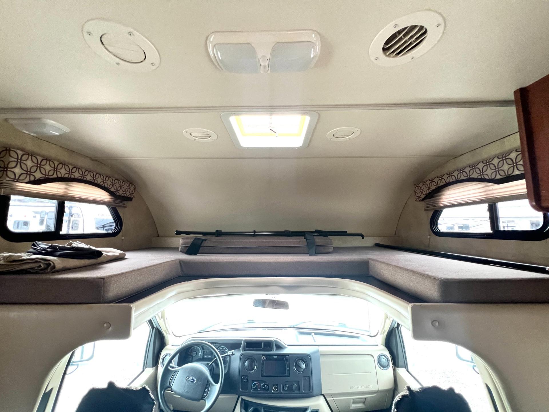 2012 Thor Motor Coach 2012 Thor Motor Coach Four Winds - thumbnail 10