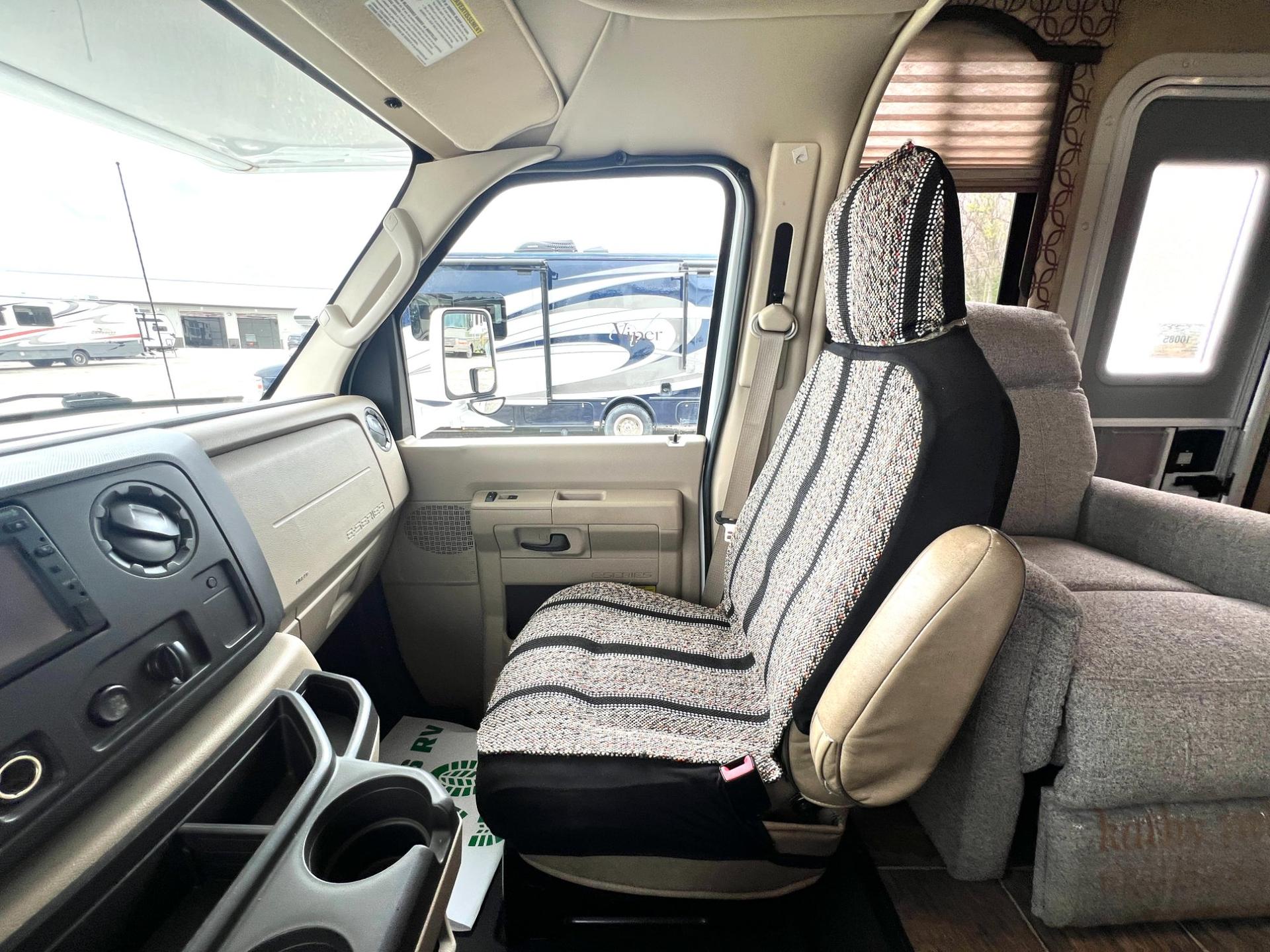 2012 Thor Motor Coach 2012 Thor Motor Coach Four Winds - thumbnail 17